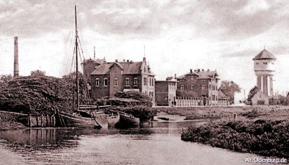 1910:  Blick auf die Gaststätte Zum Schlachthof am Stau (vorne, Hafenhaus 1) sowie auf die Hafenhäuser 2 + 3 **