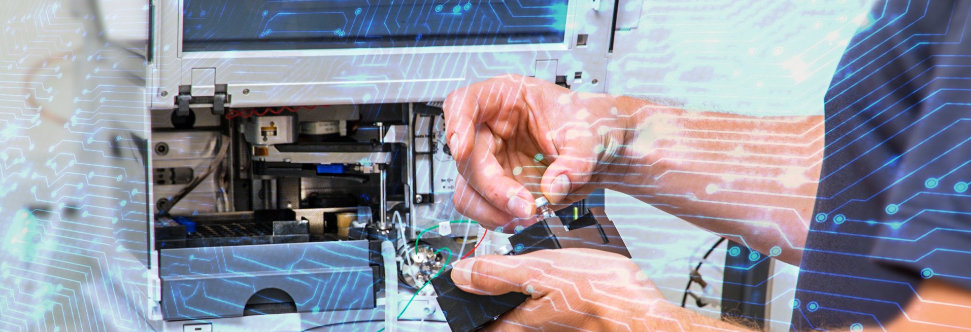 Wasserproben werden mit einem LC-TOF Massenspektrometer auf Spurenstoffe analysiert. Wasserproben werden mit einem LC-TOF Massenspektrometer auf Spurenstoffe analysiert.