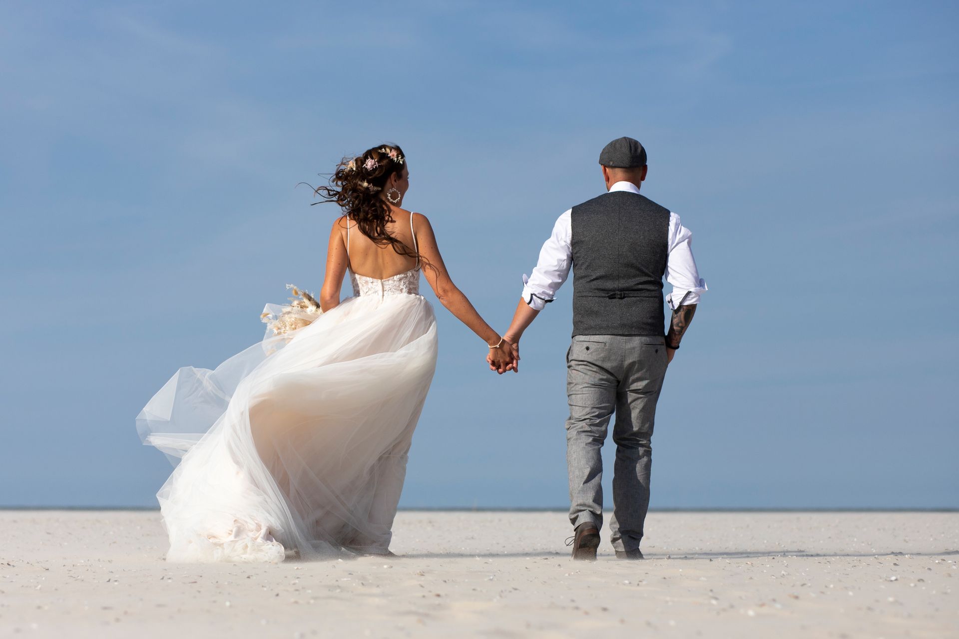 Hochzeitsfotografie auf Juist mit ungestellten Momenten bei einer Strandhochzeit am Meer, ruhig und