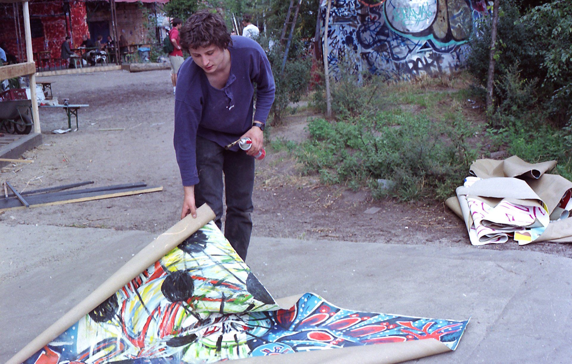 Sebastian Bieniek burns his own paintings at the Kunsthaus Tacheles in 1998. Sebastian Bieniek burns his own paintings at the Kunsthaus Tacheles in 1998.
