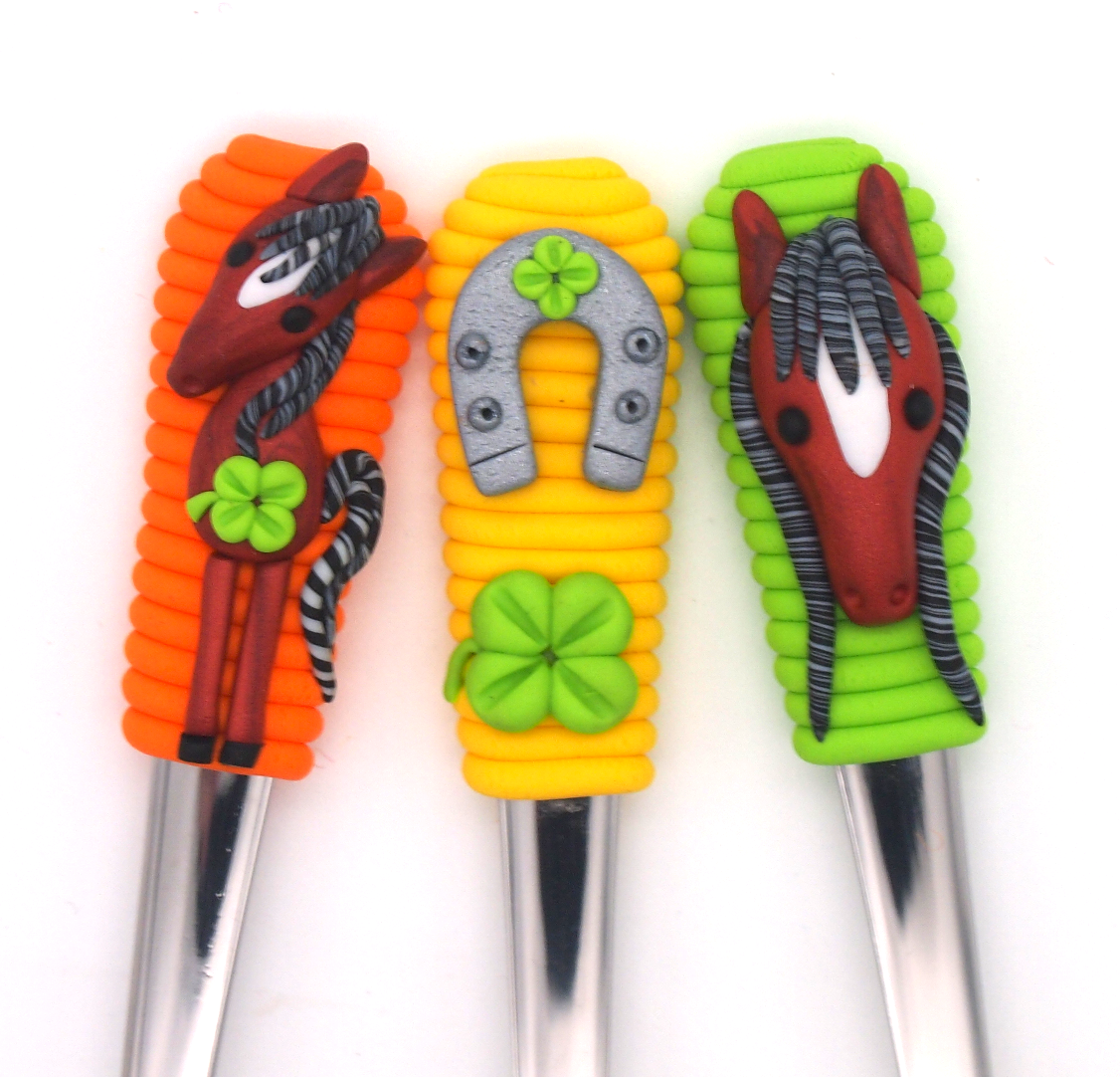 Glücksbringer Löffel mit Pferden und Hufeisen gluecksbringer-fantasy-horse-fimo-loeffel-pferde-hufeisen