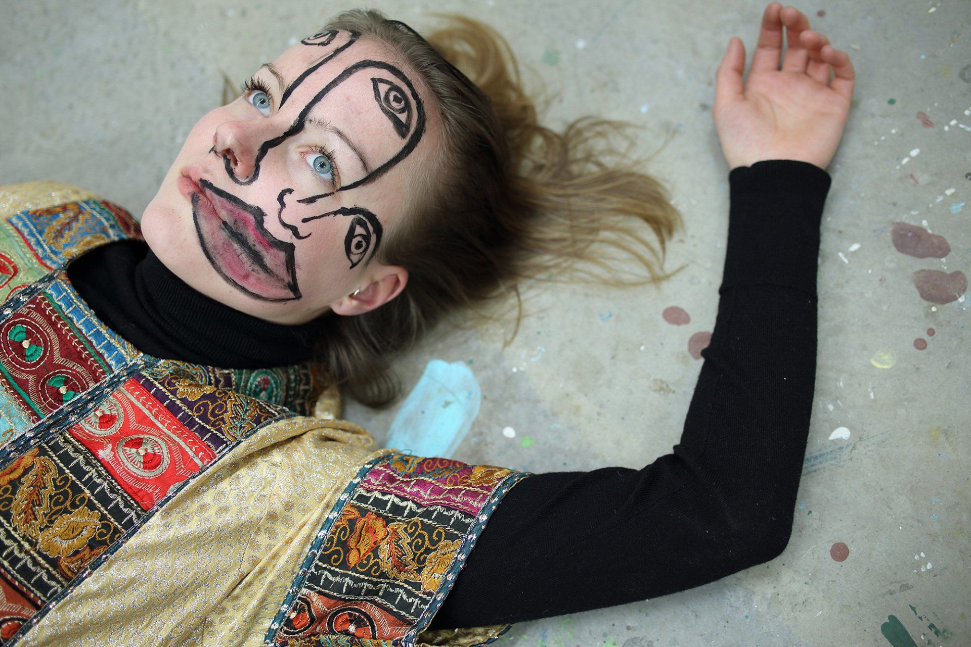 „Floralface No. 1“ by Sebastian Bieniek (B1EN1EK), 2018, Berlin (Germany). Model: Vera Bode. Edition of 9 original photographs. 67 cm. x 100 cm. From the „Floralface“ series. Oeuvre of Bieniek-Face (BieniekFace). „Floralface No. 1“ by Sebastian Bieniek (B1EN1EK), 2018, Berlin (Germany). Model: Vera Bode. Edition of 9 original photographs. 67 cm. x 100 cm. From the „Floralface“ series. Oeuvre of Bieniek-Face (BieniekFace).