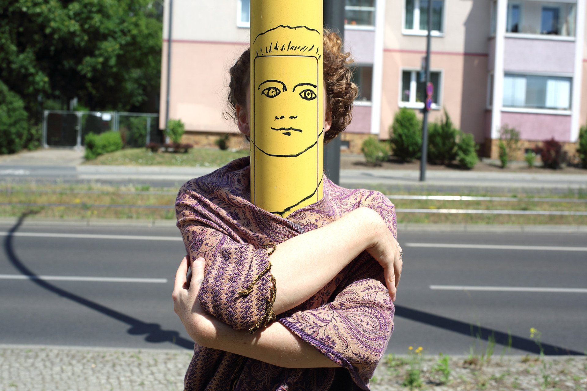 „Cuddleface No. 1“ by Sebastian Bieniek (B1EN1EK), 2018, Berlin (Germany). Edition of 9 original photographs. 67 cm. x 100 cm. From the „Cuddleface“ series. Oeuvre of Bieniek-Face. „Cuddleface No. 1“ by Sebastian Bieniek (B1EN1EK), 2018, Berlin (Germany). Edition of 9 original photographs. 67 cm. x 100 cm. From the „Cuddleface“ series. Oeuvre of Bieniek-Face.