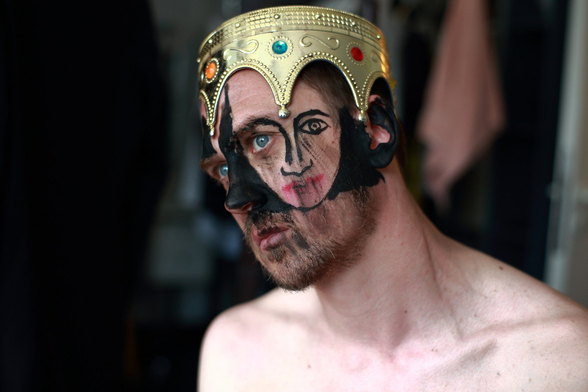 „Smallface No. 1“ by Sebastian Bieniek (B1EN1EK), 2017, Berlin (Germany). Model: Lars Eidinger. Edition of 9 original photographs. 67 cm. x 100 cm. From the „Smallface“ series. Oeuvre of Bieniek-Face (BieniekFace). „Smallface No. 1“ by Sebastian Bieniek (B1EN1EK), 2017, Berlin (Germany). Model: Lars Eidinger. Edition of 9 original photographs. 67 cm. x 100 cm. From the „Smallface“ series. Oeuvre of Bieniek-Face (BieniekFace).