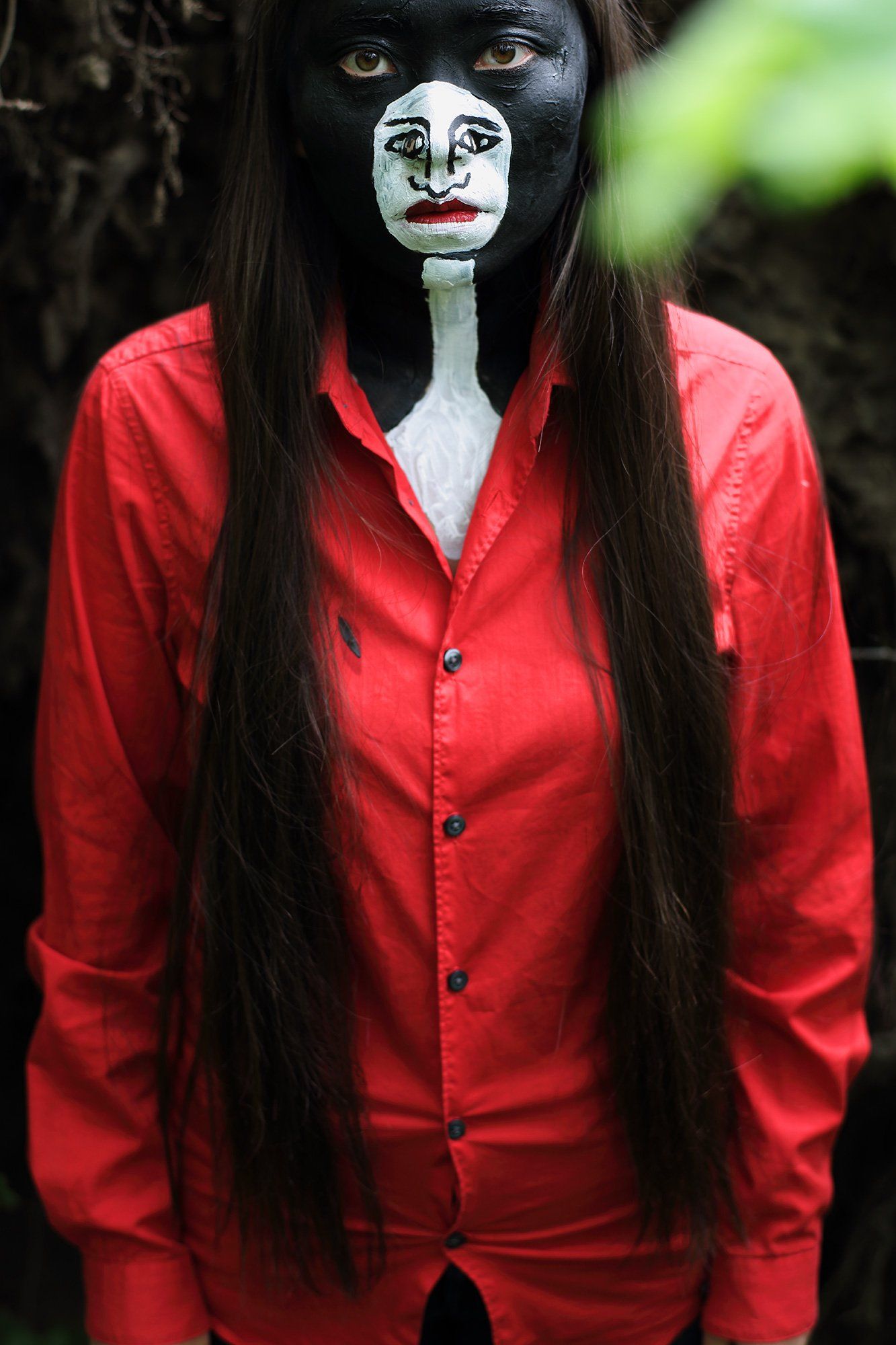 „Whiteface No. 1“ by Sebastian Bieniek (B1EN1EK), 2018, Berlin (Germany). Edition of 9 original photographs. 67 cm. x 100 cm. From the „Whiteface“ series. Oeuvre of Bieniek-Face (BieniekFace). „Whiteface No. 1“ by Sebastian Bieniek (B1EN1EK), 2018, Berlin (Germany). Edition of 9 original photographs. 67 cm. x 100 cm. From the „Whiteface“ series. Oeuvre of Bieniek-Face (BieniekFace).