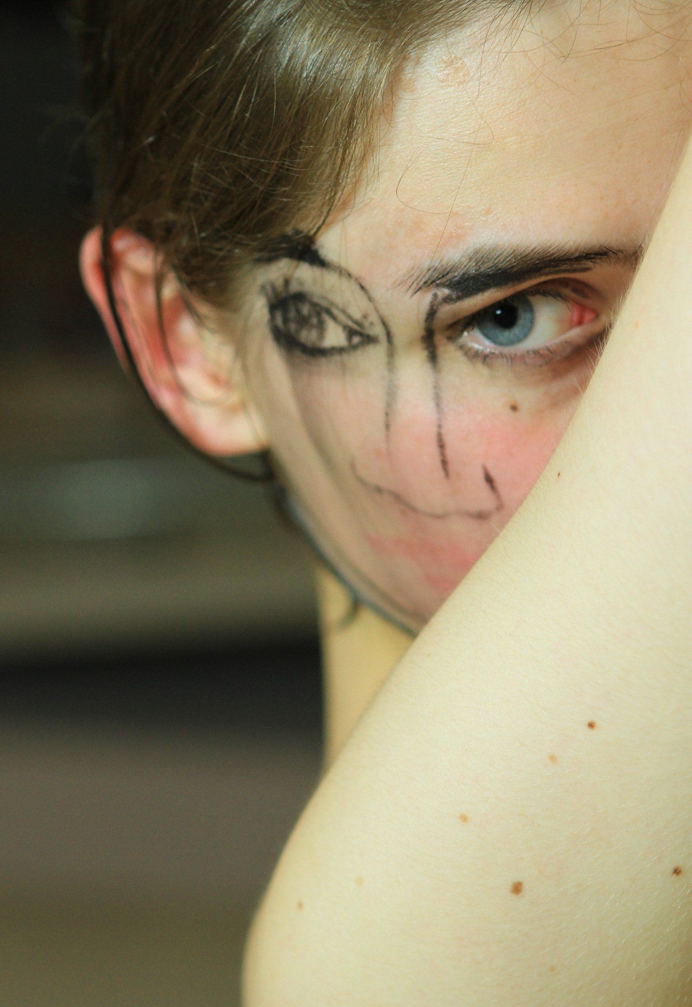 „Doublefaced No. 16“ by Sebastian Bieniek (B1EN1EK), 2013. Edition of 9 original photographs. 58 cm. x 42 cm. From the „Doublefaced“ series. Oeuvre of BieniekFace (Bieniek-Face). „Doublefaced No. 16“ by Sebastian Bieniek (B1EN1EK), 2013. Edition of 9 original photographs. 58 cm. x 42 cm. From the „Doublefaced“ series. Oeuvre of BieniekFace (Bieniek-Face).