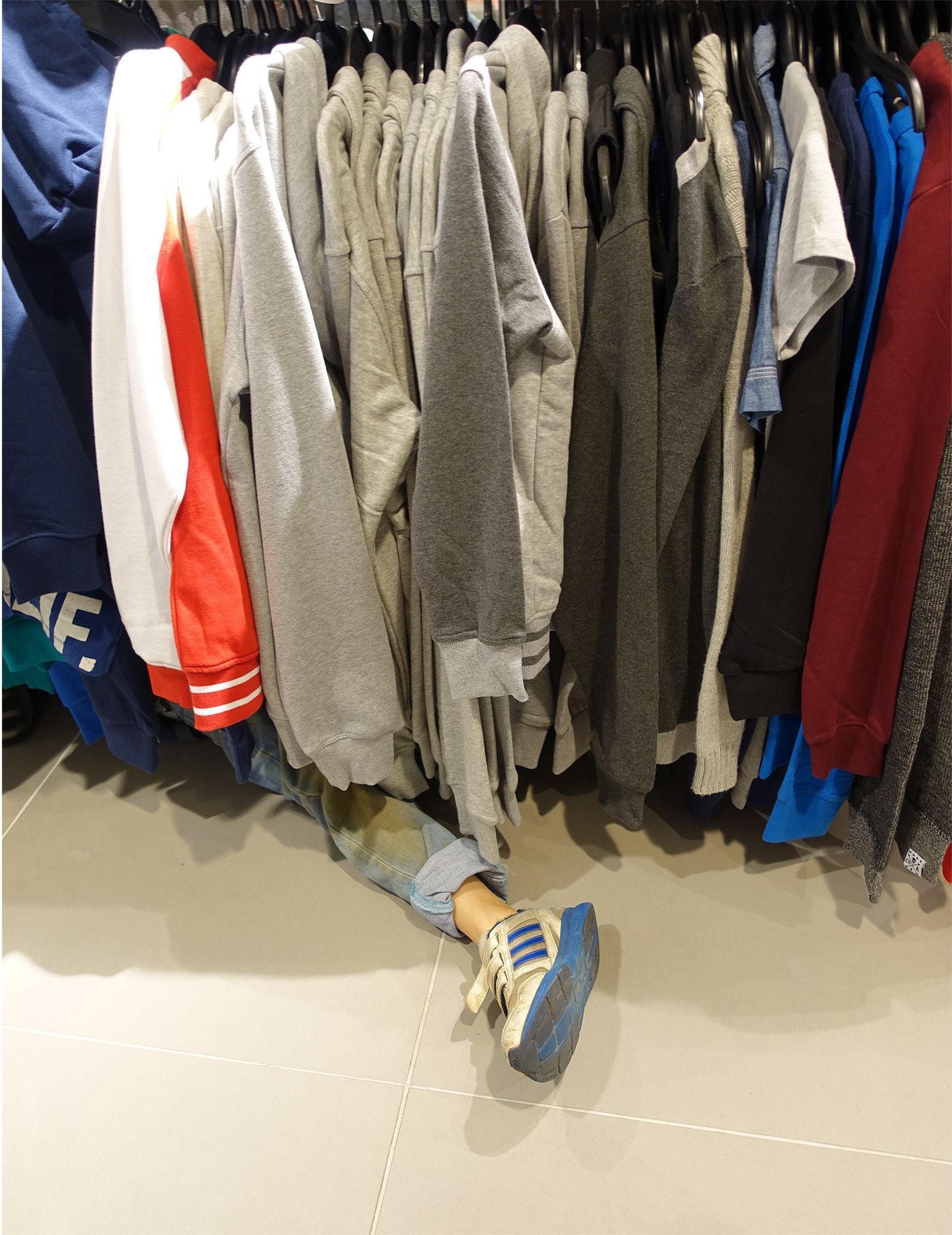 „Intervention No. 2“ by Sebastian Bieniek, 2014. Edition of 9 original photographs. 67 cm. x 100 cm. „Intervention No. 2“ by Sebastian Bieniek, 2014. Edition of 9 original photographs. 67 cm. x 100 cm.