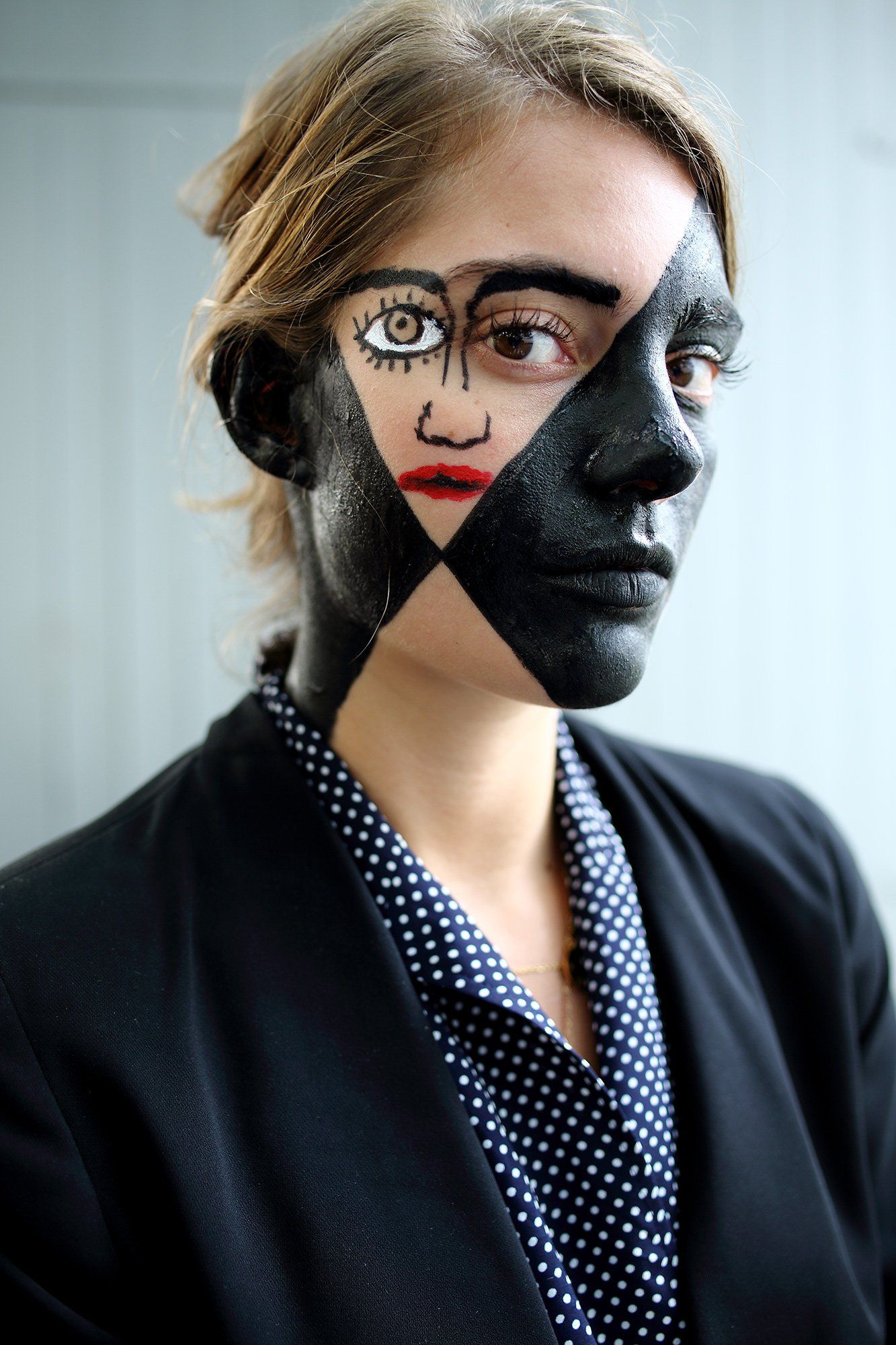 „Deltaface No. 2“ by Sebastian Bieniek (B1EN1EK), 2019, Berlin (Germany). Model: Daphné Lachavanne. Oeuvre of Bieniek-Face. Edition of 9 original photographs. 100 cm. x 67 cm. From the „Deltaface“ series. Oeuvre of Bieniek-Face. „Deltaface No. 2“ by Sebastian Bieniek (B1EN1EK), 2019, Berlin (Germany). Model: Daphné Lachavanne. Oeuvre of Bieniek-Face. Edition of 9 original photographs. 100 cm. x 67 cm. From the „Deltaface“ series. Oeuvre of Bieniek-Face.