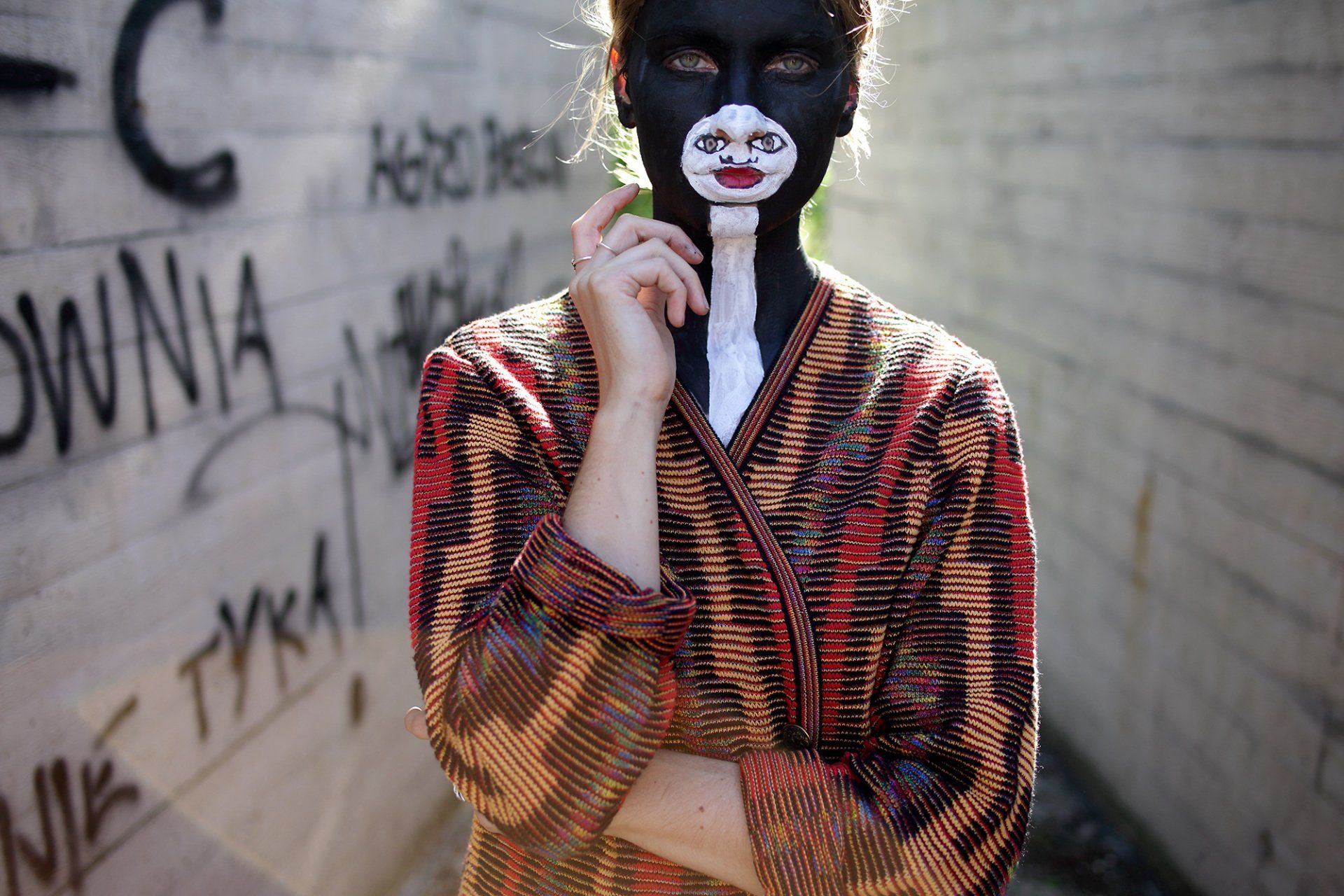 „Whiteface No. 2“ by Sebastian Bieniek (B1EN1EK), 2018, Berlin (Germany). Model: Inga Wilkens. Edition of 9 original photographs. 67 cm. x 100 cm. From the „Whiteface“ series. Oeuvre of Bieniek-Face (BieniekFace). „Whiteface No. 2“ by Sebastian Bieniek (B1EN1EK), 2018, Berlin (Germany). Model: Inga Wilkens. Edition of 9 original photographs. 67 cm. x 100 cm. From the „Whiteface“ series. Oeuvre of Bieniek-Face (BieniekFace).