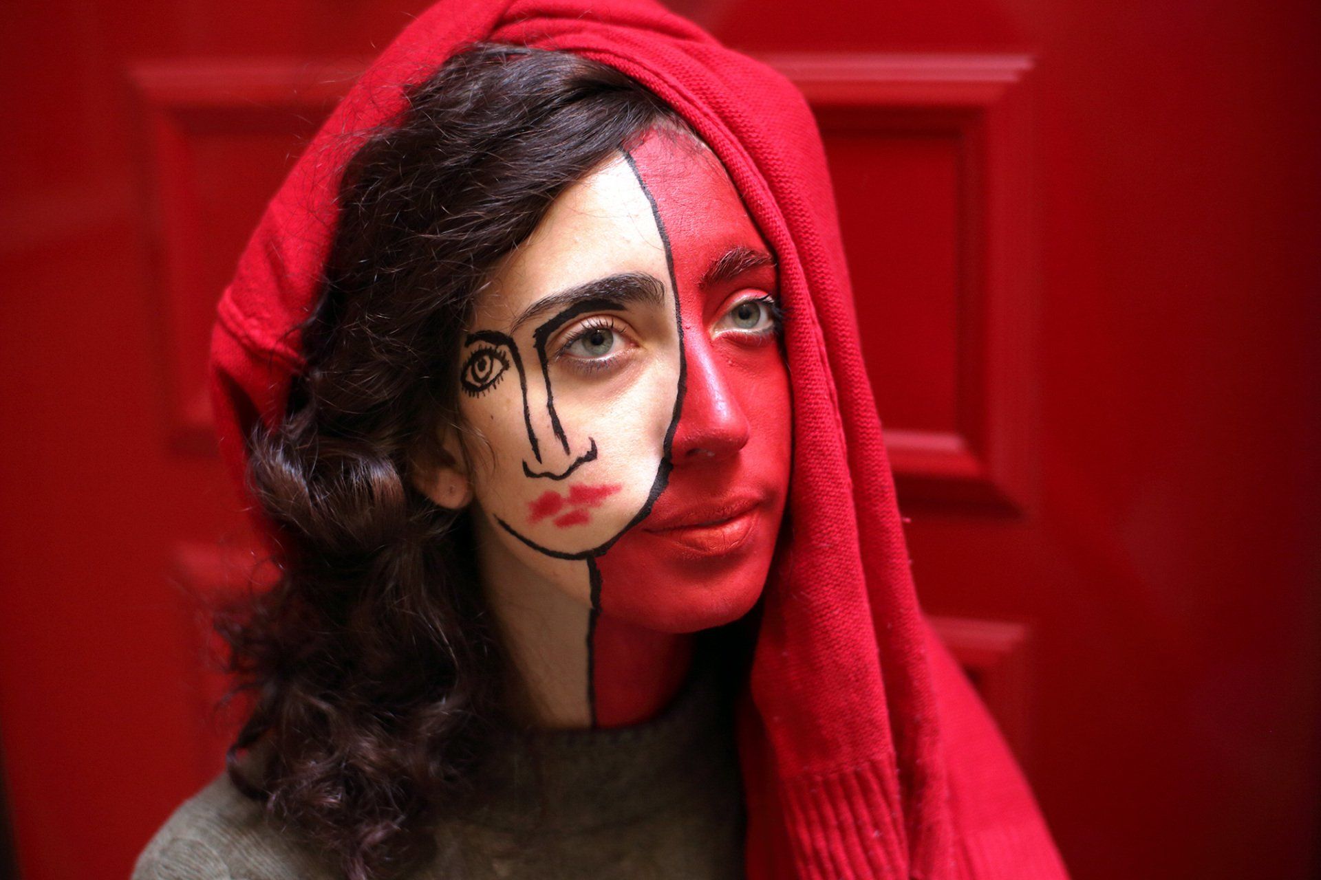 „Redface No. 2“ by Sebastian Bieniek (B1EN1EK), 2017, Rome (Italy). Model: Chiara di Carmine. Edition of 9 original photographs. 67 cm. x 100 cm. From the „Redface“ series. Oeuvre of Bieniek-Face (BieniekFace).