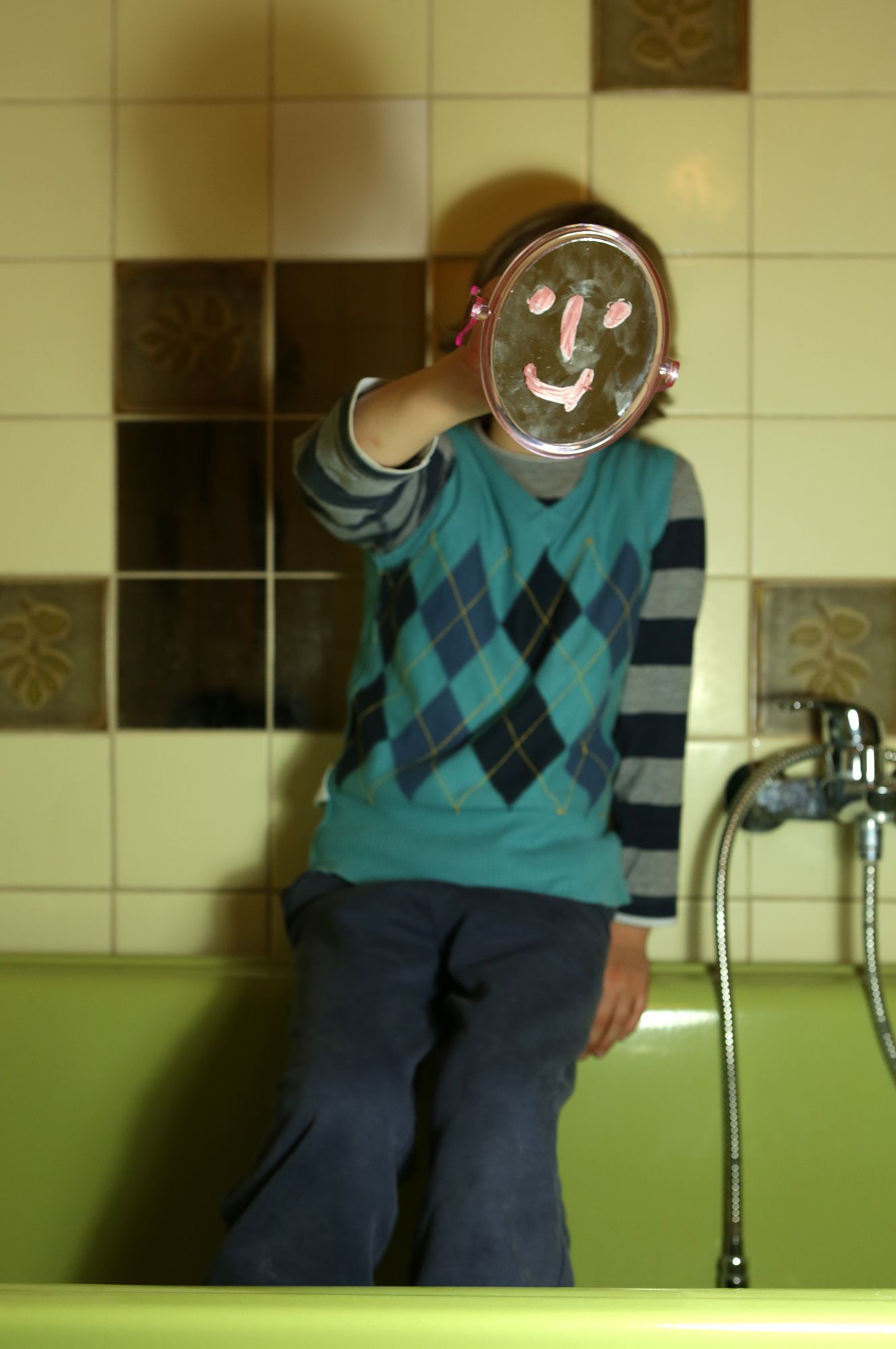 „Hidden Face No. 3“ by Sebastian Bieniek, 2014. Edition of 9 original photographs. 67 cm. x 100 cm. „Hidden Face No. 3“ by Sebastian Bieniek, 2014. Edition of 9 original photographs. 67 cm. x 100 cm.