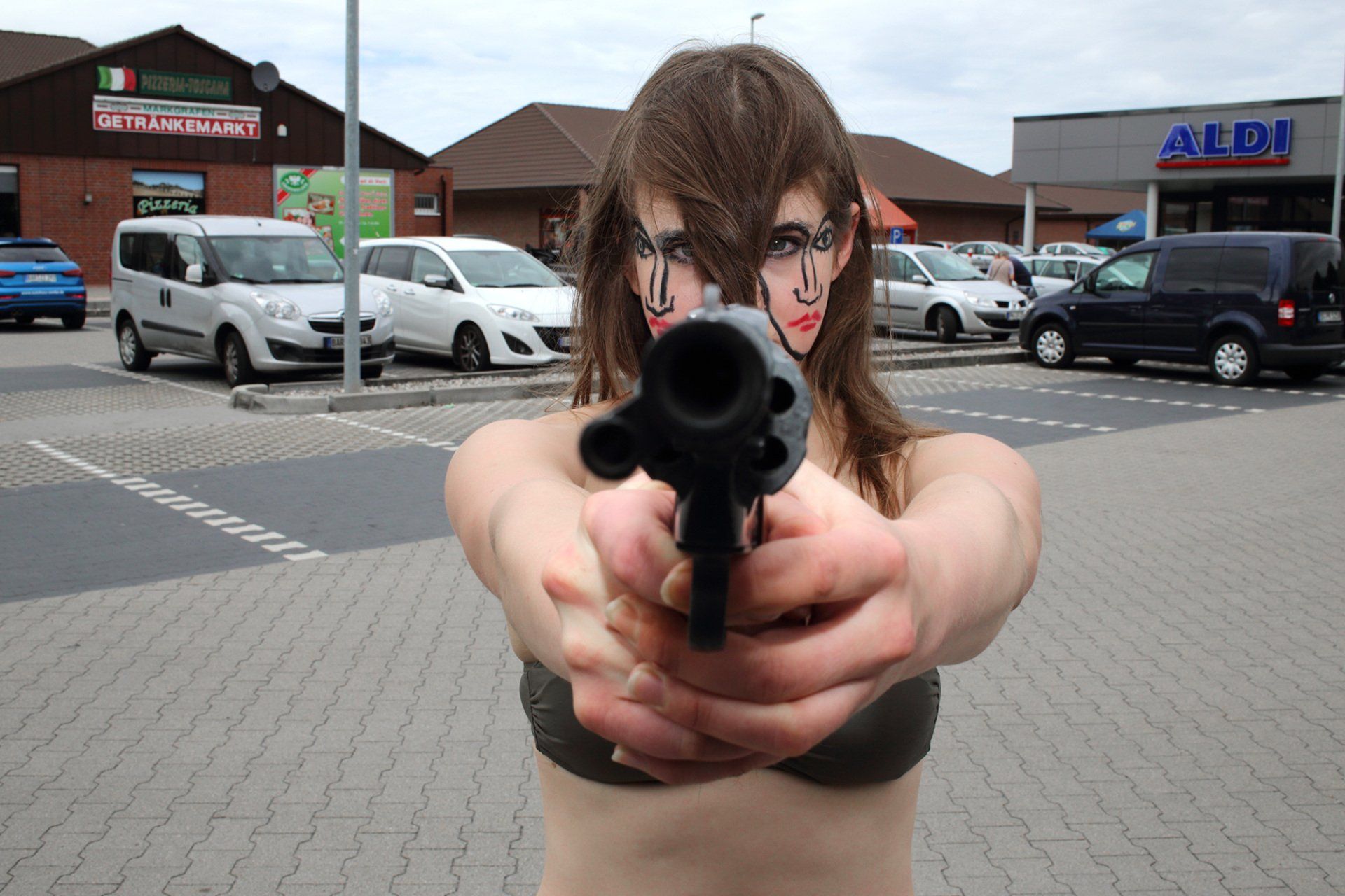 „Coltface No. 3“ by Sebastian Bieniek (B1EN1EK), 2016. Edition of 9 original photographs. 67 cm. x 100 cm. From the „Coltface“ series. Model: Johanna Asch. Oeuvre of BieniekFace (Bieniek-Face). „Coltface No. 3“ by Sebastian Bieniek (B1EN1EK), 2016. Edition of 9 original photographs. 67 cm. x 100 cm. From the „Coltface“ series. Model: Johanna Asch. Oeuvre of BieniekFace (Bieniek-Face).