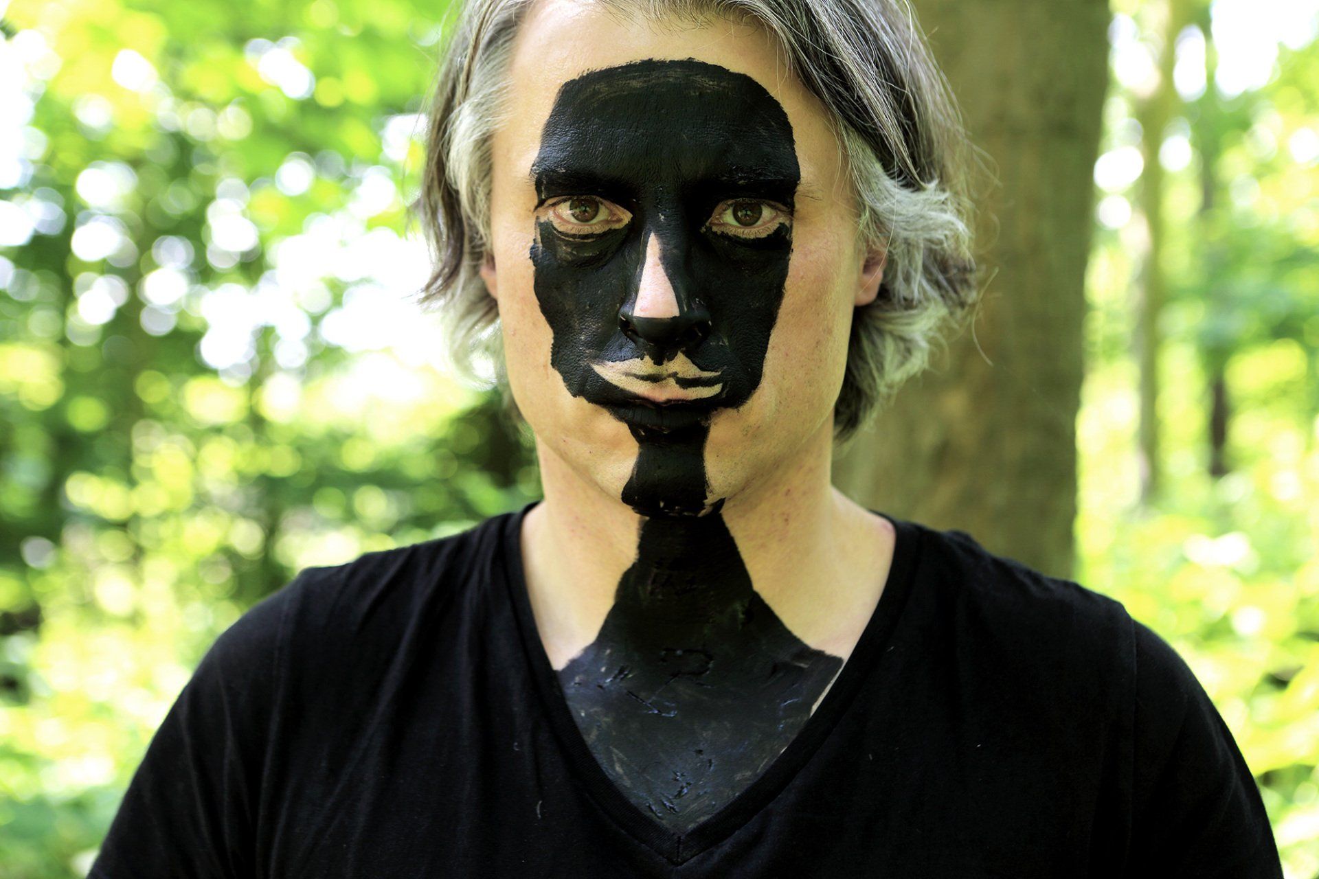 „Bieniek Himself No. 3“ by Sebastian Bieniek (B1EN1EK), 2019. Edition of 9 original photographs. 67 cm. x 100 cm. From the „Bieniek Himself“ series. Oeuvre of BieniekFace (Bieniek-Face). „Bieniek Himself No. 3“ by Sebastian Bieniek (B1EN1EK), 2019. Edition of 9 original photographs. 67 cm. x 100 cm. From the „Bieniek Himself“ series. Oeuvre of BieniekFace (Bieniek-Face).