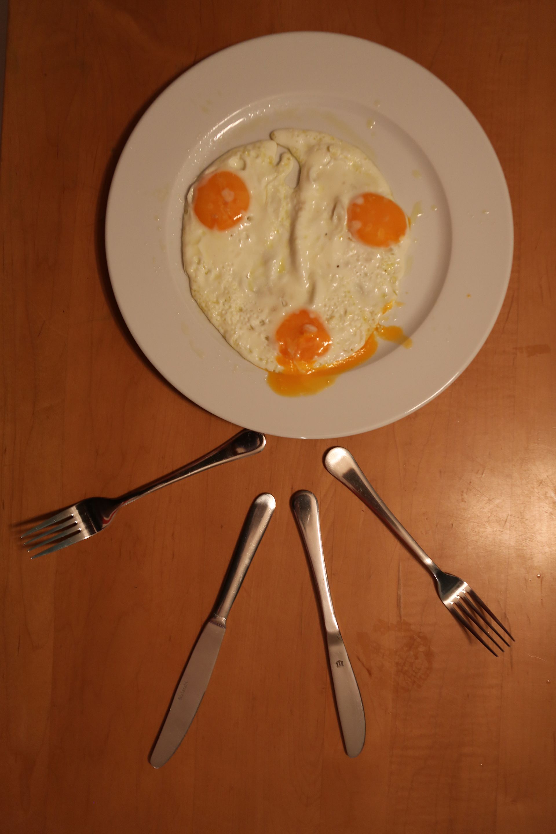 „Everyday Sculpture no. 4“ (Eiermann) by Sebastian Bieniek (B1EN1EK), 2013, Berlin (Germany). Edition of 9 original photographs. „Everyday Sculpture no. 4“ (Eiermann) by Sebastian Bieniek (B1EN1EK), 2013, Berlin (Germany). Edition of 9 original photographs.