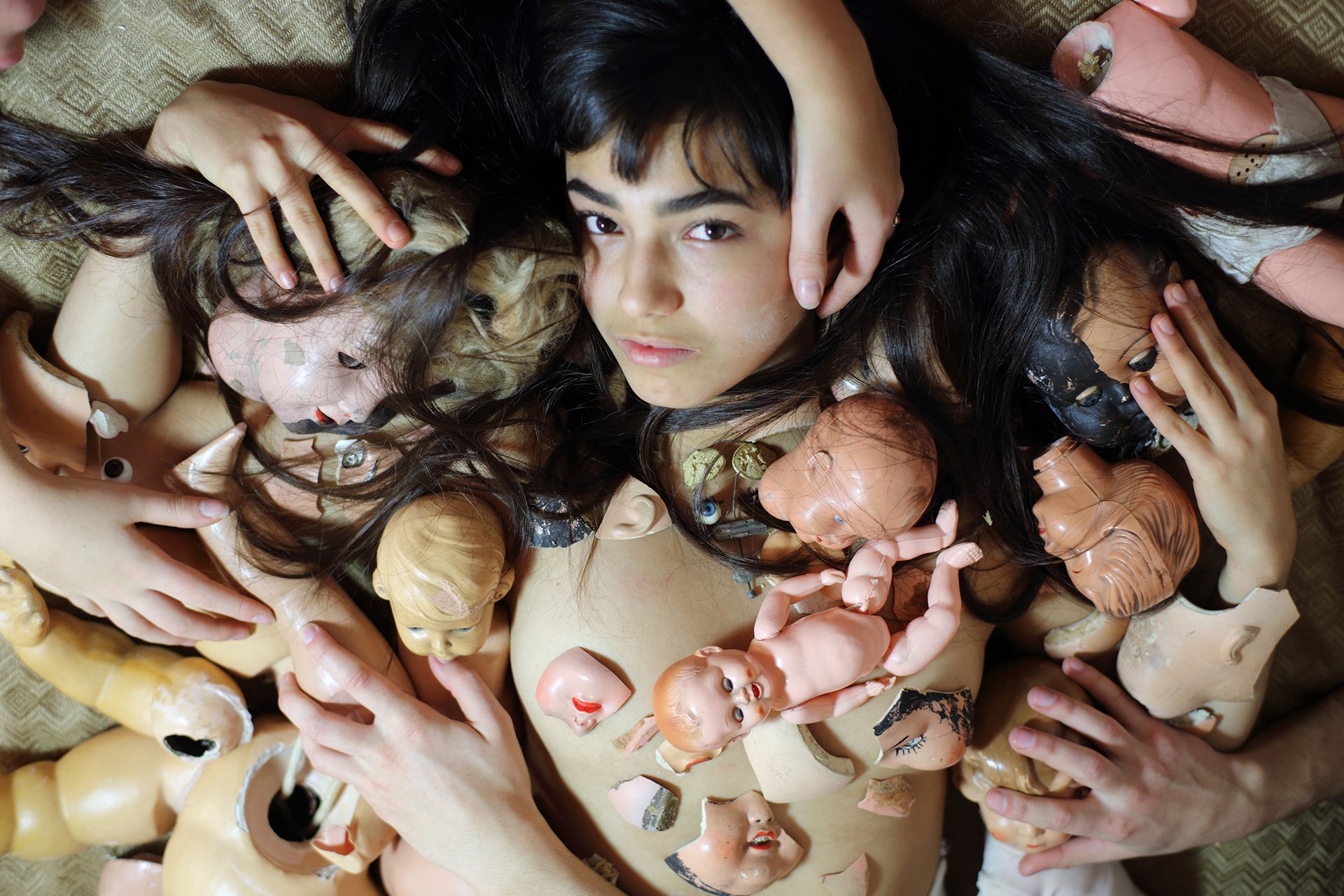 „Dollbody No. 4“ by Sebastian Bieniek, 2018, Berlin. Edition of 9 original photographs. 67 cm. x 100 cm. „Dollbody No. 4“ by Sebastian Bieniek, 2018, Berlin. Edition of 9 original photographs. 67 cm. x 100 cm.