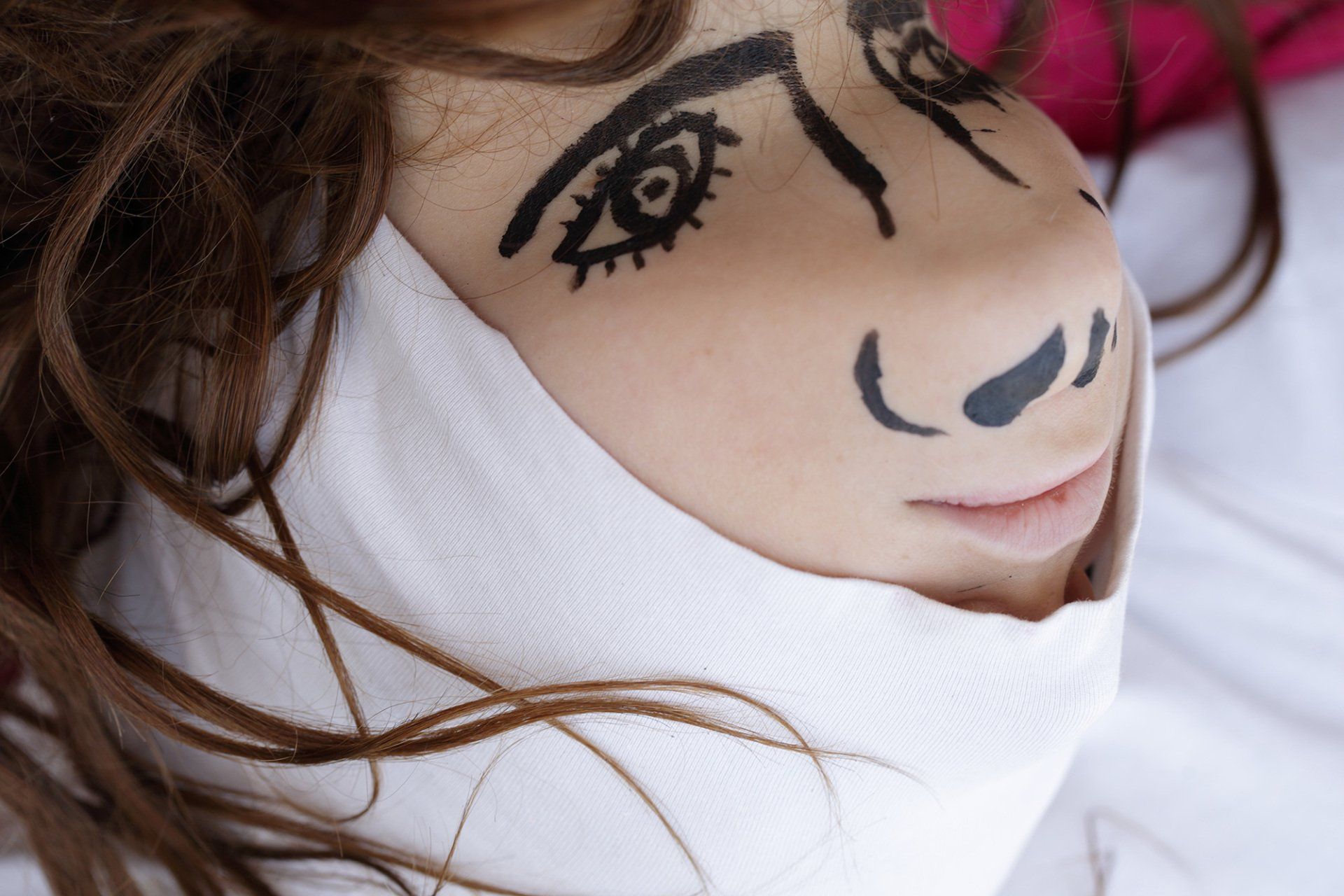 „Bignose No. 4“ by Sebastian Bieniek (B1EN1EK), 2018, Berlin (Germany). Edition of 9 original photographs. 67 cm. x 100 cm. From the „Bignose“ series. Oeuvre of Bieniek-Face. „Bignose No. 4“ by Sebastian Bieniek (B1EN1EK), 2018, Berlin (Germany). Edition of 9 original photographs. 67 cm. x 100 cm. From the „Bignose“ series. Oeuvre of Bieniek-Face.