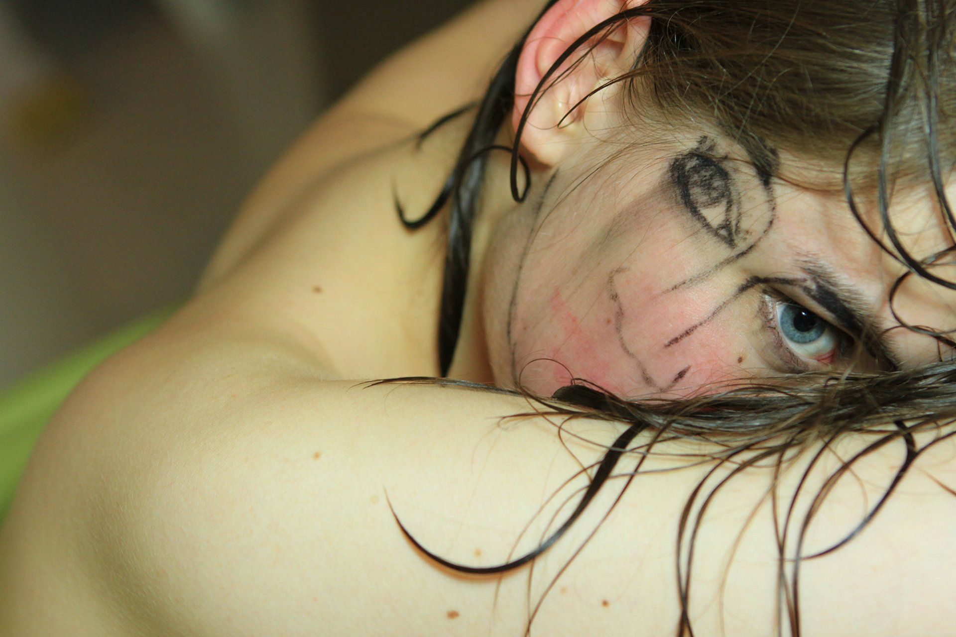 „Doublefaced No. 46“ by Sebastian Bieniek (B1EN1EK), 2013. Edition of 9 original photographs. 58 cm. x 83 cm. From the „Doublefaced“ series. Oeuvre of BieniekFace (Bieniek-Face). „Doublefaced No. 46“ by Sebastian Bieniek (B1EN1EK), 2013. Edition of 9 original photographs. 58 cm. x 83 cm. From the „Doublefaced“ series. Oeuvre of BieniekFace (Bieniek-Face).