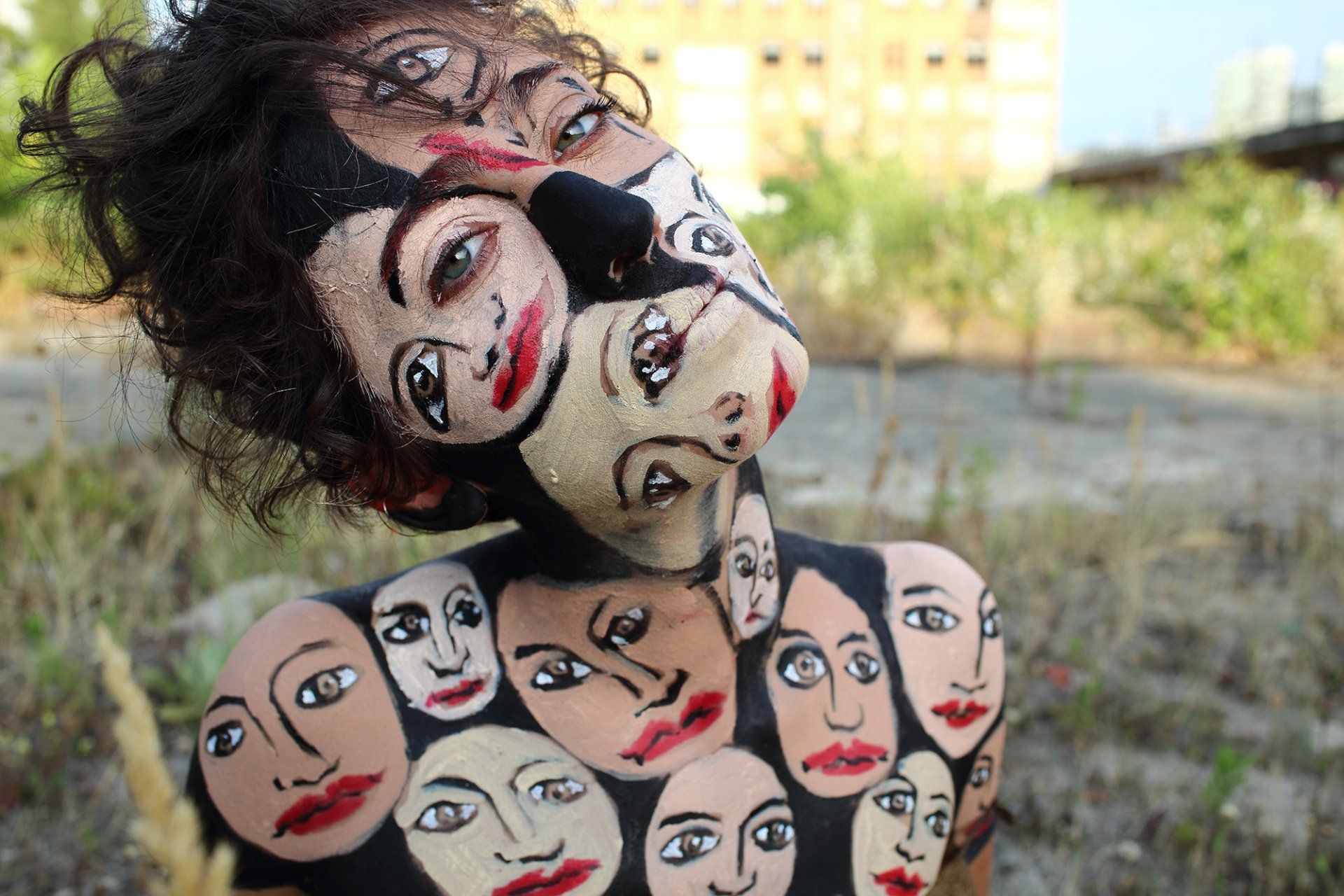 „Multifaced No. 6“ by Sebastian Bieniek (B1EN1EK), 2018, Berlin (Germany). Model: Chiara di Carmine. Edition of 9 original photographs. 67 cm. x 100 cm. From the „Multifaced“ series. Oeuvre of Bieniek-Face. „Multifaced No. 6“ by Sebastian Bieniek (B1EN1EK), 2018, Berlin (Germany). Model: Chiara di Carmine. Edition of 9 original photographs. 67 cm. x 100 cm. From the „Multifaced“ series. Oeuvre of Bieniek-Face.