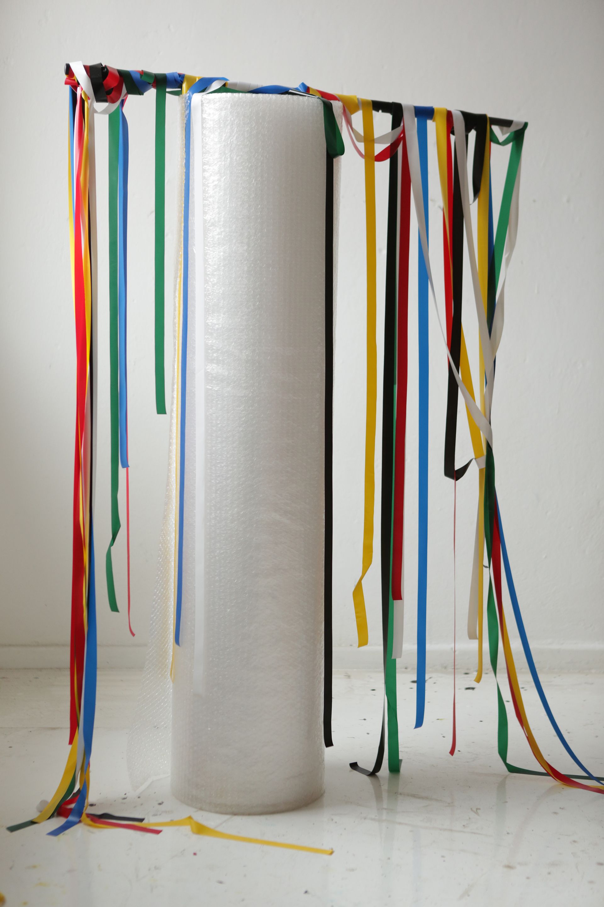 „Everyday Sculpture no. 6“ (La femme de Paris) by Sebastian Bieniek (B1EN1EK), 2013, Berlin (Germany). Edition of 9 original photographs. „Everyday Sculpture no. 6“ (La femme de Paris) by Sebastian Bieniek (B1EN1EK), 2013, Berlin (Germany). Edition of 9 original photographs.