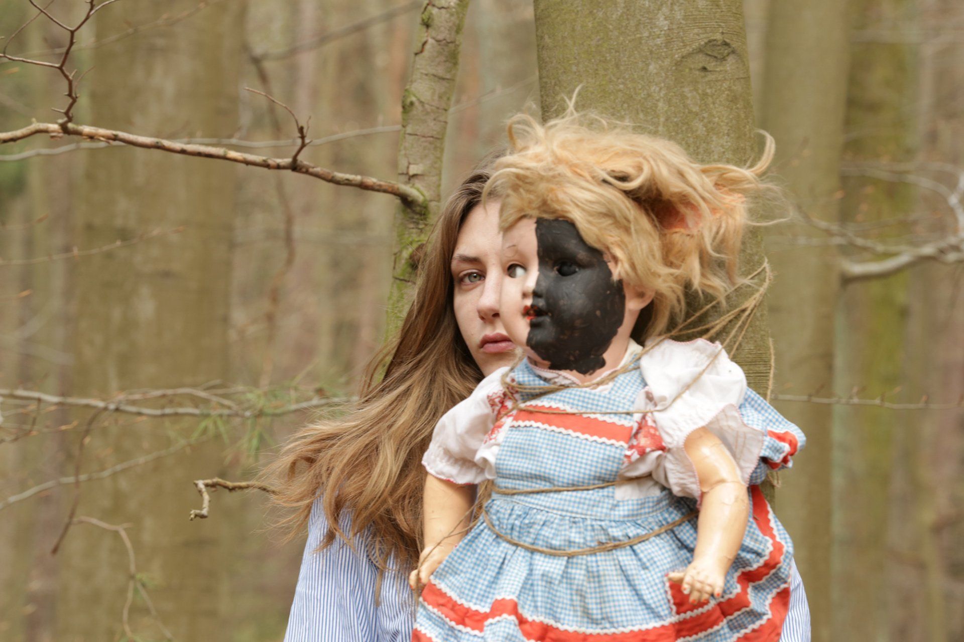 „Secondfaced No. 6“ by Sebastian Bieniek (B1EN1EK), 2014. Edition of 9 original photographs. 67 cm. x 100 cm. From the „Secondfaced“ series. Oeuvre of BieniekFace (Bieniek-Face). „Secondfaced No. 6“ by Sebastian Bieniek (B1EN1EK), 2014. Edition of 9 original photographs. 67 cm. x 100 cm. From the „Secondfaced“ series. Oeuvre of BieniekFace (Bieniek-Face).