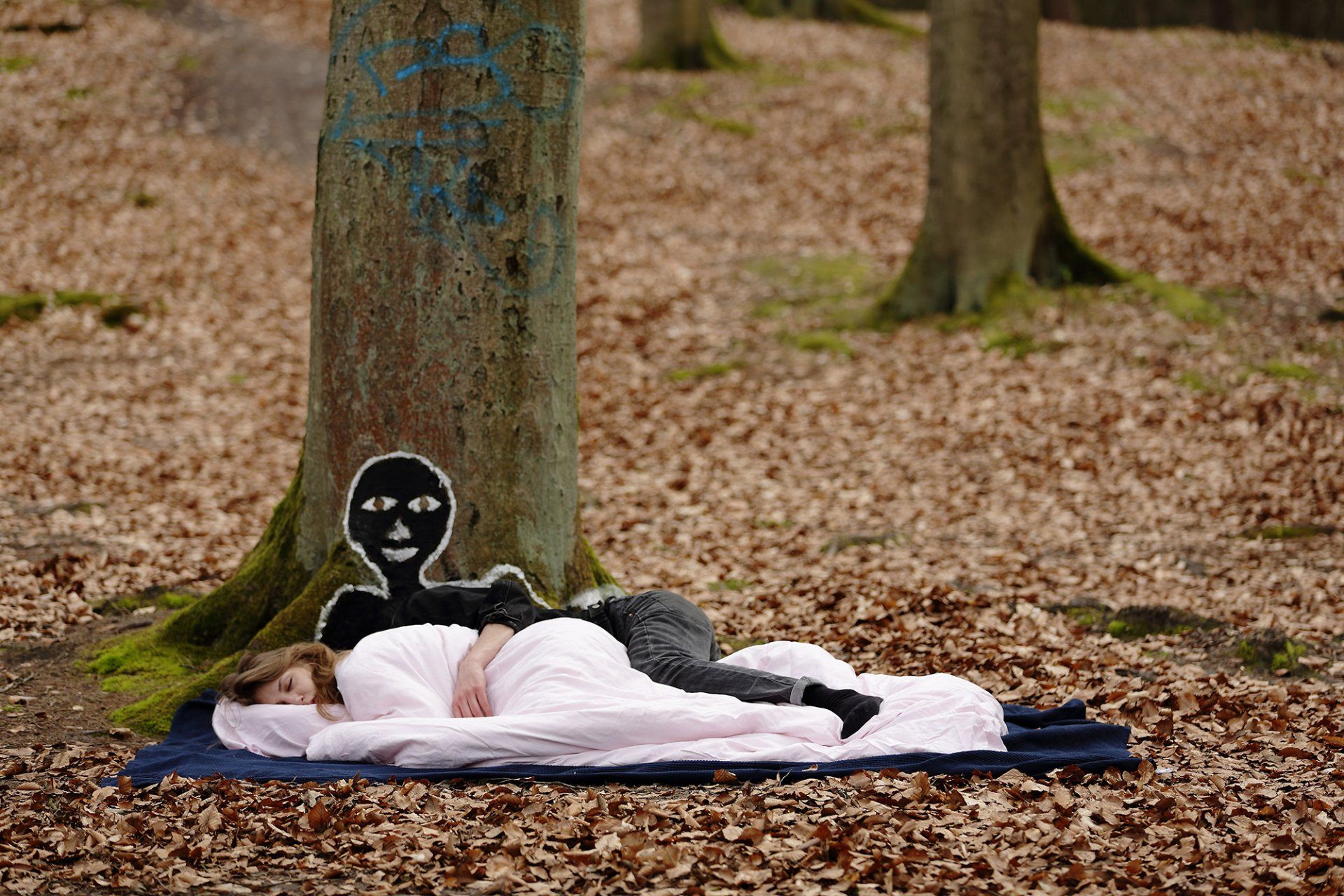 „Secondfaced No. 7“ by Sebastian Bieniek (B1EN1EK), 2014. Edition of 9 original photographs. 67 cm. x 100 cm. From the „Secondfaced“ series. Oeuvre of BieniekFace (Bieniek-Face). „Secondfaced No. 7“ by Sebastian Bieniek (B1EN1EK), 2014. Edition of 9 original photographs. 67 cm. x 100 cm. From the „Secondfaced“ series. Oeuvre of BieniekFace (Bieniek-Face).