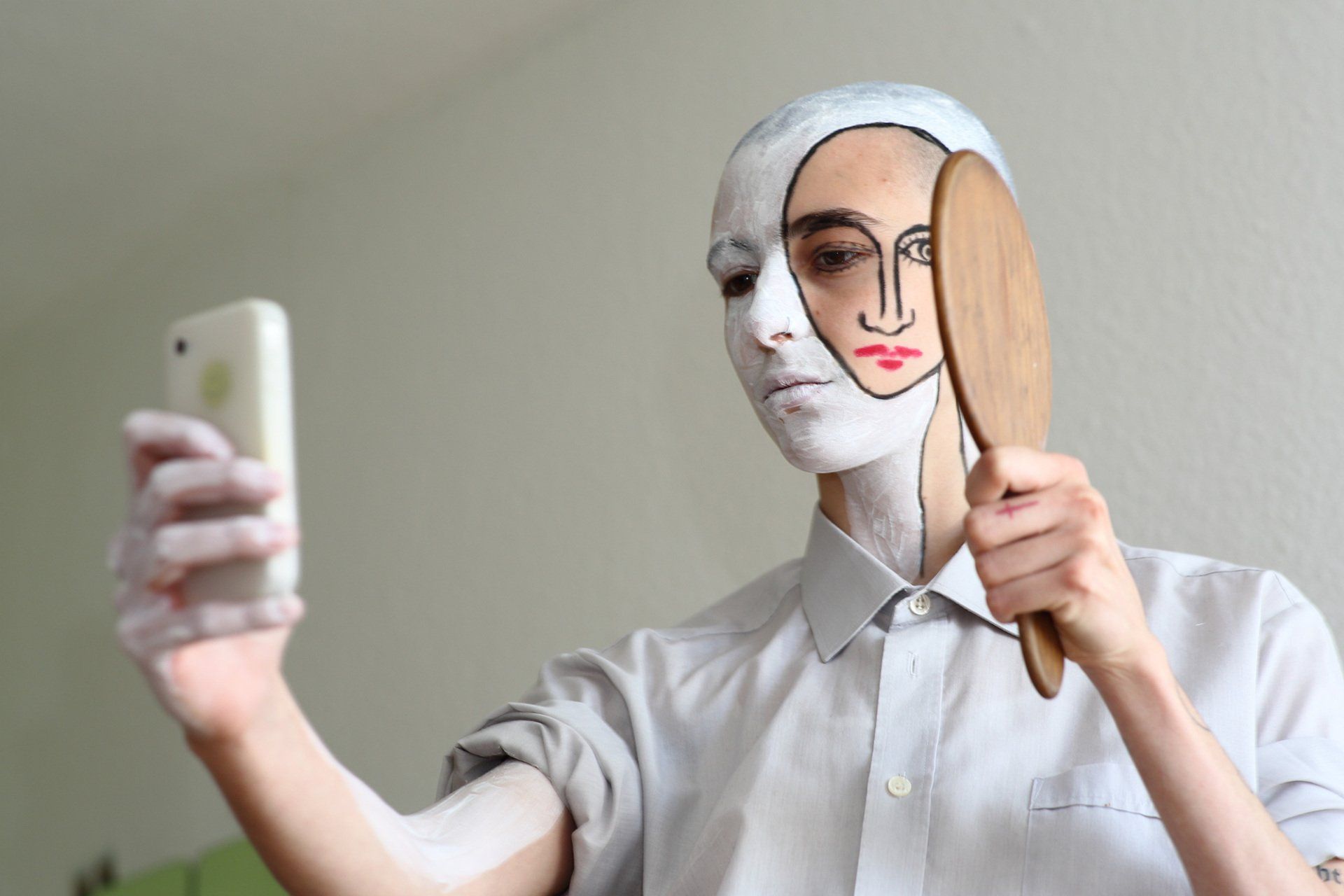 „Doublefaced No. 76“ by Sebastian Bieniek (B1EN1EK), 2015. Edition of 9 original photographs. 67 cm. x 100 cm. From the „Doublefaced 2015“ series. Oeuvre of BieniekFace (Bieniek-Face). „Doublefaced No. 76“ by Sebastian Bieniek (B1EN1EK), 2015. Edition of 9 original photographs. 67 cm. x 100 cm. From the „Doublefaced 2015“ series. Oeuvre of BieniekFace (Bieniek-Face).