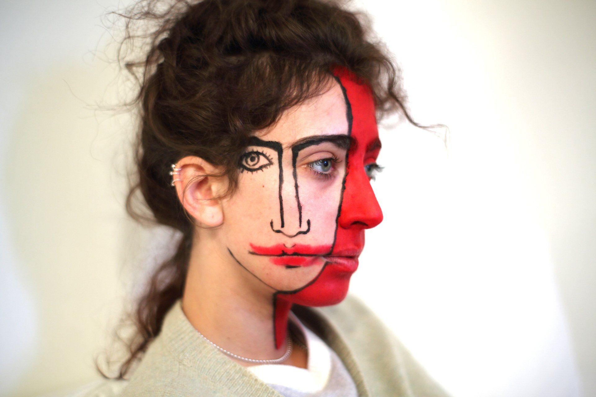 „Redface No. 8“ by Sebastian Bieniek (B1EN1EK), 2017, Rome (Italy). Model: Chiara di Carmine. Edition of 9 original photographs. 67 cm. x 100 cm. From the „Redface“ series. Oeuvre of Bieniek-Face (BieniekFace).