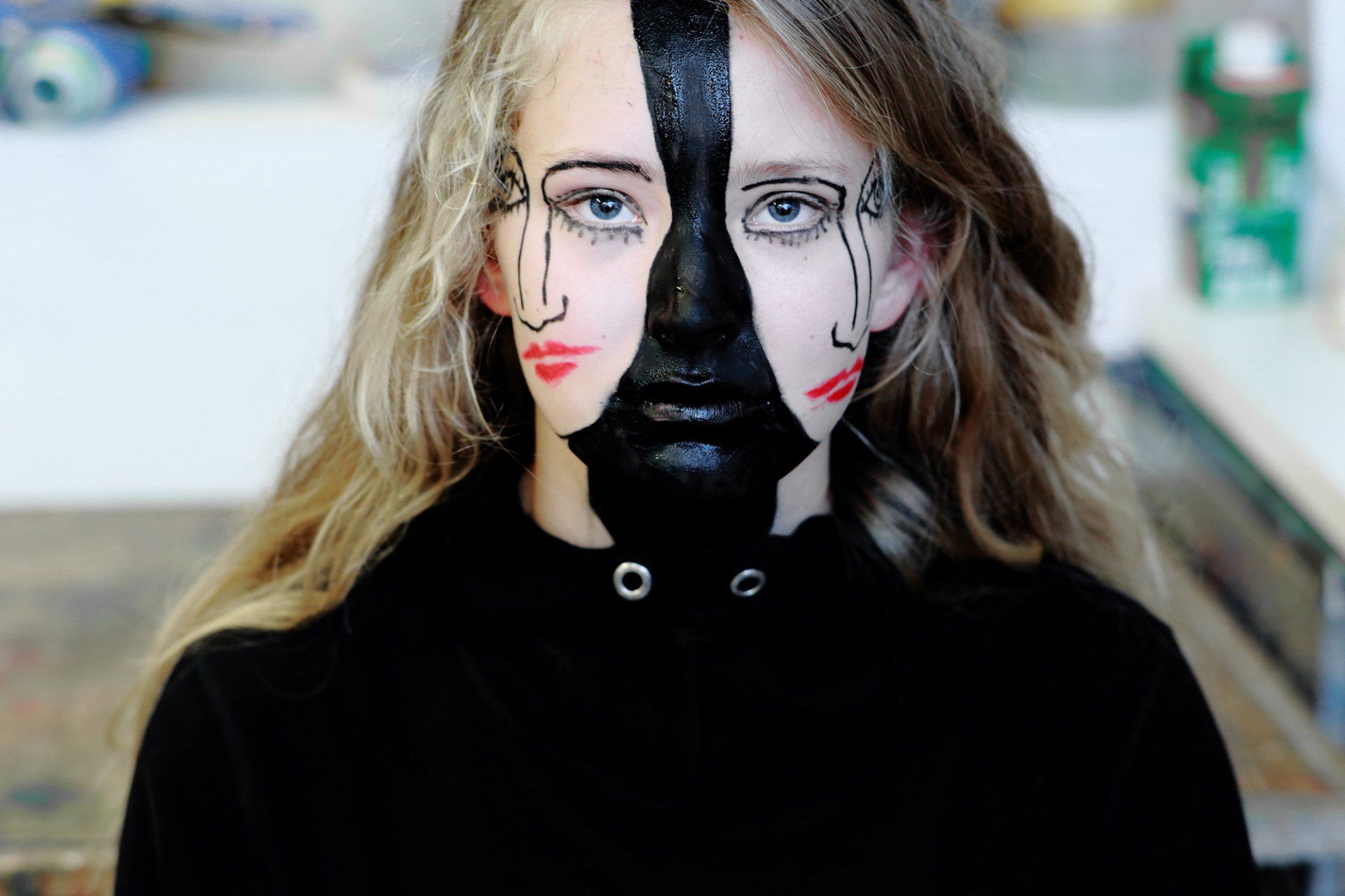 „Doublefaced No. 99“ by Sebastian Bieniek (B1EN1EK), 2015. Edition of 9 original photographs. 67 cm. x 100 cm. From the „Doublefaced 2015“ series. Oeuvre of BieniekFace (Bieniek-Face). „Doublefaced No. 99“ by Sebastian Bieniek (B1EN1EK), 2015. Edition of 9 original photographs. 67 cm. x 100 cm. From the „Doublefaced 2015“ series. Oeuvre of BieniekFace (Bieniek-Face).