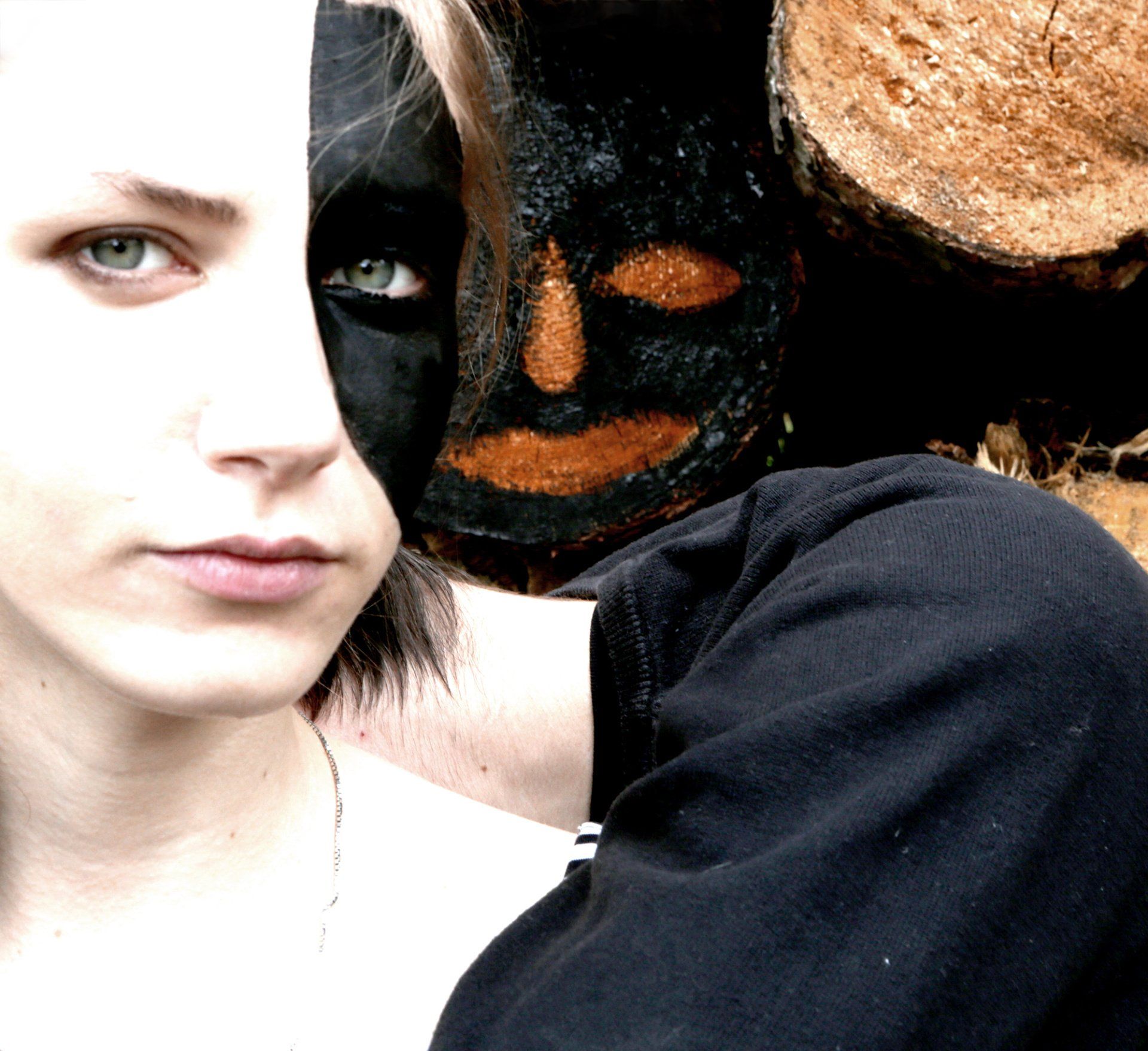 „Redface No. 10“ by Sebastian Bieniek (B1EN1EK), 2017, Rome (Italy). Model: Chiara di Carmine. Edition of 9 original photographs. 67 cm. x 100 cm. From the „Redface“ series. Oeuvre of Bieniek-Face (BieniekFace). „Secondfaced No. 10“ by Sebastian Bieniek (B1EN1EK), 2014. Edition of 9 original photographs. 67 cm. x 73 cm. From the „Secondfaced“ series. Oeuvre of BieniekFace (Bieniek-Face).