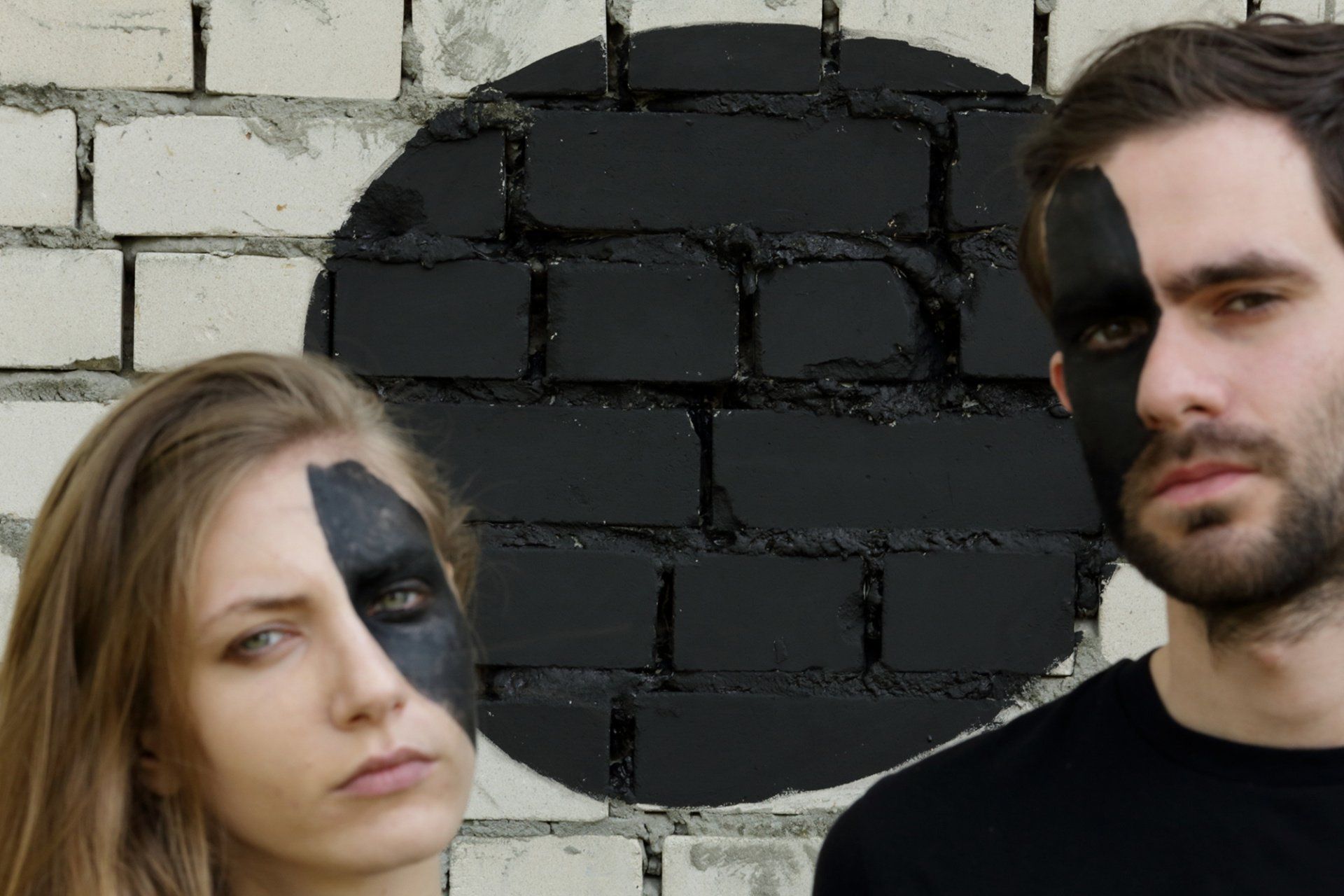 „Secondfaced No. 12“ by Sebastian Bieniek (B1EN1EK), 2014. Edition of 9 original photographs. 67 cm. x 100 cm. From the „Secondfaced“ series. Oeuvre of BieniekFace (Bieniek-Face). „Secondfaced No. 12“ by Sebastian Bieniek (B1EN1EK), 2014. Edition of 9 original photographs. 67 cm. x 100 cm. From the „Secondfaced“ series. Oeuvre of BieniekFace (Bieniek-Face).