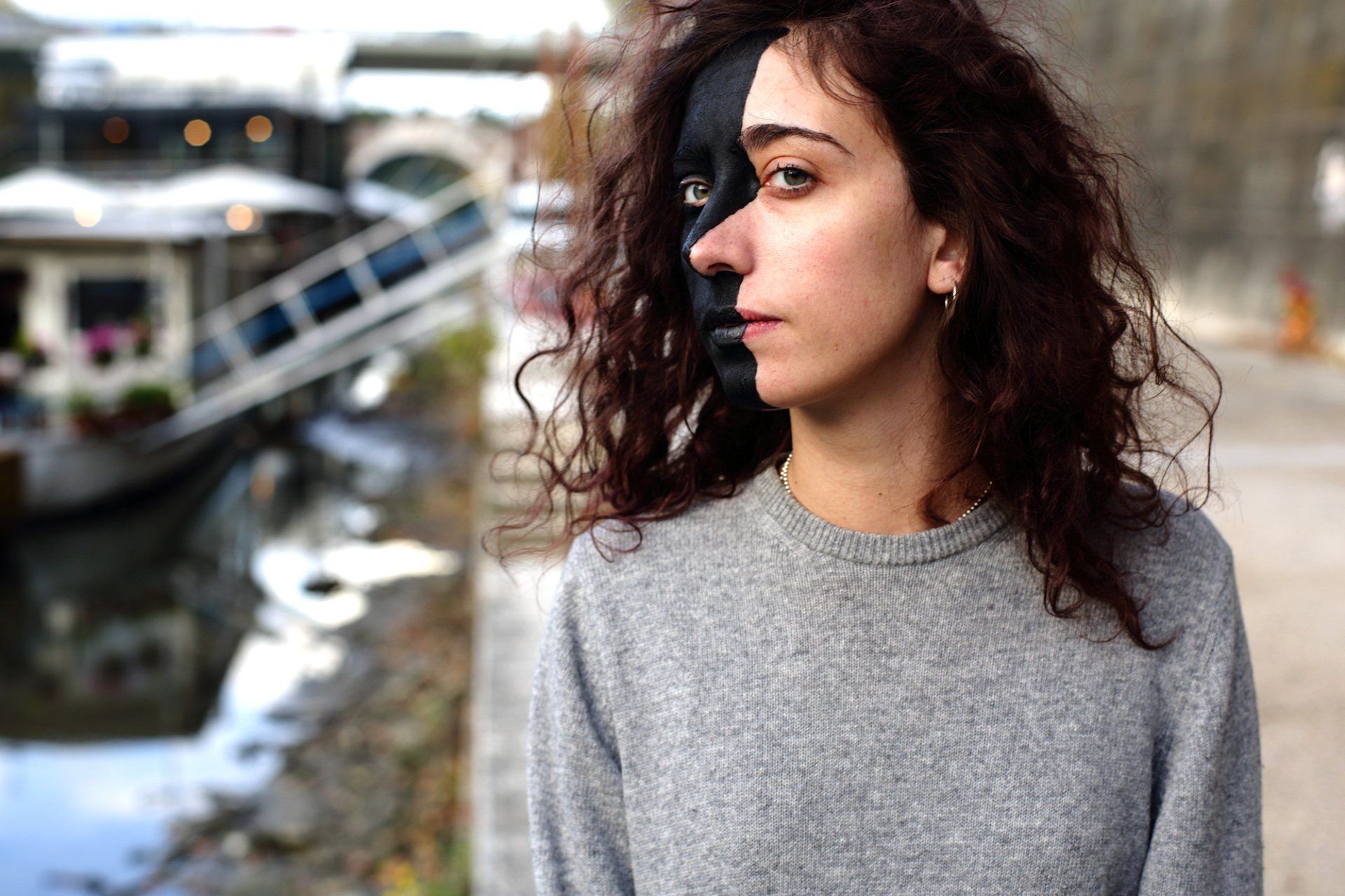 „Metaface No. 14“ by Sebastian Bieniek (B1EN1EK), 2018, Rome (Italy). Model: Chiara di Carmine. Oeuvre of Bieniek-Face. Edition of 9 original photographs. 67 cm. x 100 cm. From the „Metaface“ series. Oeuvre of Bieniek-Face. „Metaface No. 14“ by Sebastian Bieniek (B1EN1EK), 2018, Rome (Italy). Model: Chiara di Carmine. Oeuvre of Bieniek-Face. Edition of 9 original photographs. 67 cm. x 100 cm. From the „Metaface“ series. Oeuvre of Bieniek-Face.