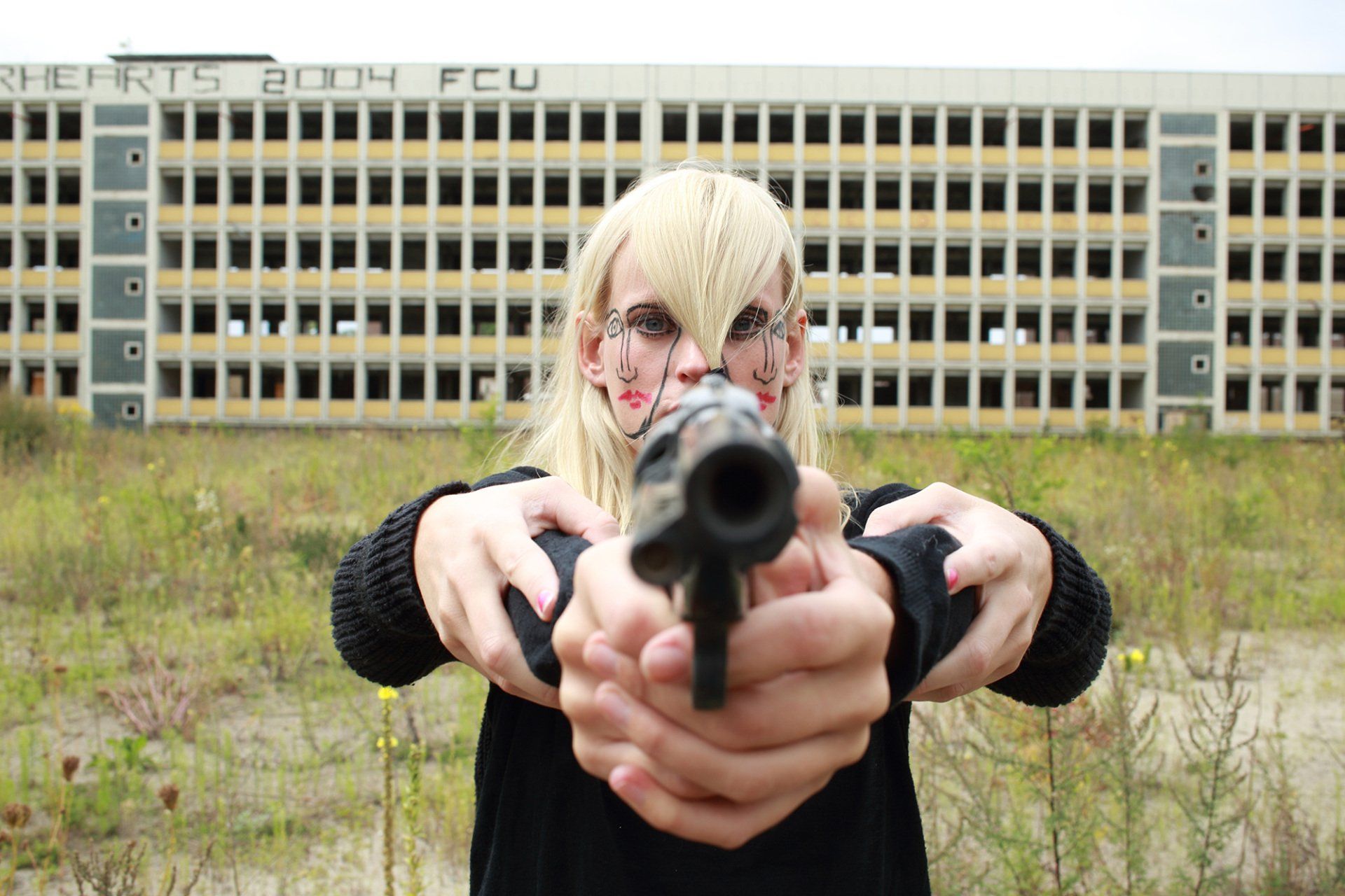 „Coltface No. 15“ by Sebastian Bieniek (B1EN1EK), 2016. Edition of 9 original photographs. 67 cm. x 100 cm. From the „Coltface“ series. Oeuvre of BieniekFace (Bieniek-Face). „Coltface No. 15“ by Sebastian Bieniek (B1EN1EK), 2016. Edition of 9 original photographs. 67 cm. x 100 cm. From the „Coltface“ series. Oeuvre of BieniekFace (Bieniek-Face).