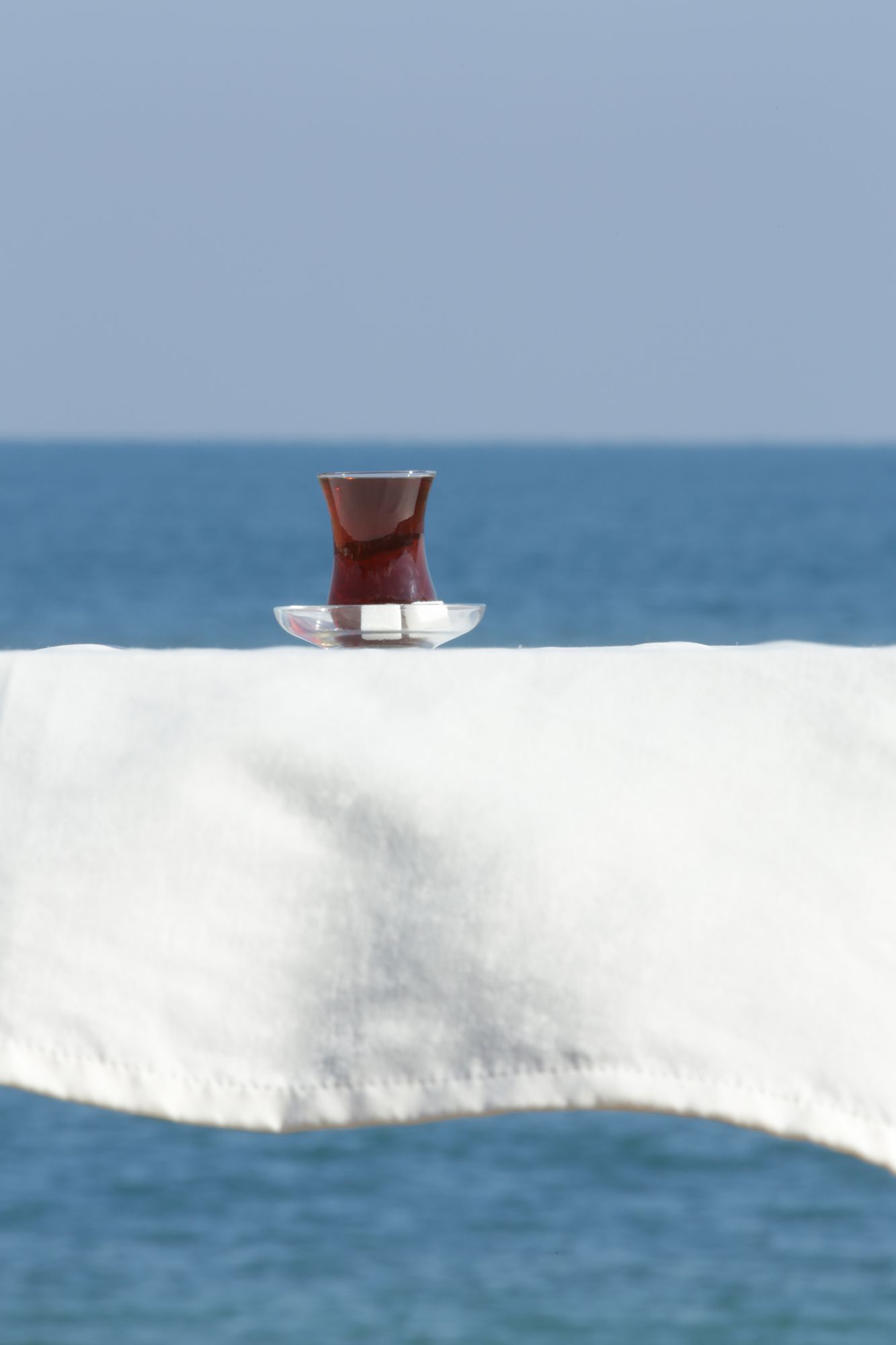 „Everyday Sculpture no. 16“ (Glass of Tee) by Sebastian Bieniek (B1EN1EK), 2014, Türkiye. Edition of 9 original photographs. „Everyday Sculpture no. 16“ (Glass of Tee) by Sebastian Bieniek (B1EN1EK), 2014, Türkiye. Edition of 9 original photographs.