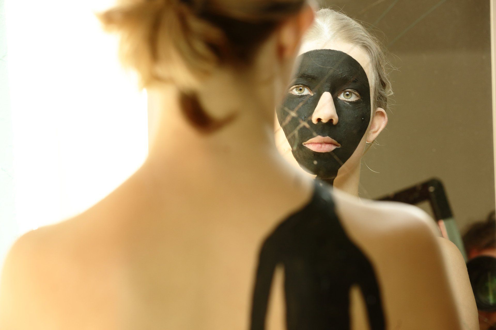 „Secondfaced No. 18“ by Sebastian Bieniek (B1EN1EK), 2015. Edition of 9 original photographs. 67 cm. x 100 cm. From the „Secondfaced“ series. Oeuvre of BieniekFace (Bieniek-Face). „Secondfaced No. 18“ by Sebastian Bieniek (B1EN1EK), 2015. Edition of 9 original photographs. 67 cm. x 100 cm. From the „Secondfaced“ series. Oeuvre of BieniekFace (Bieniek-Face).