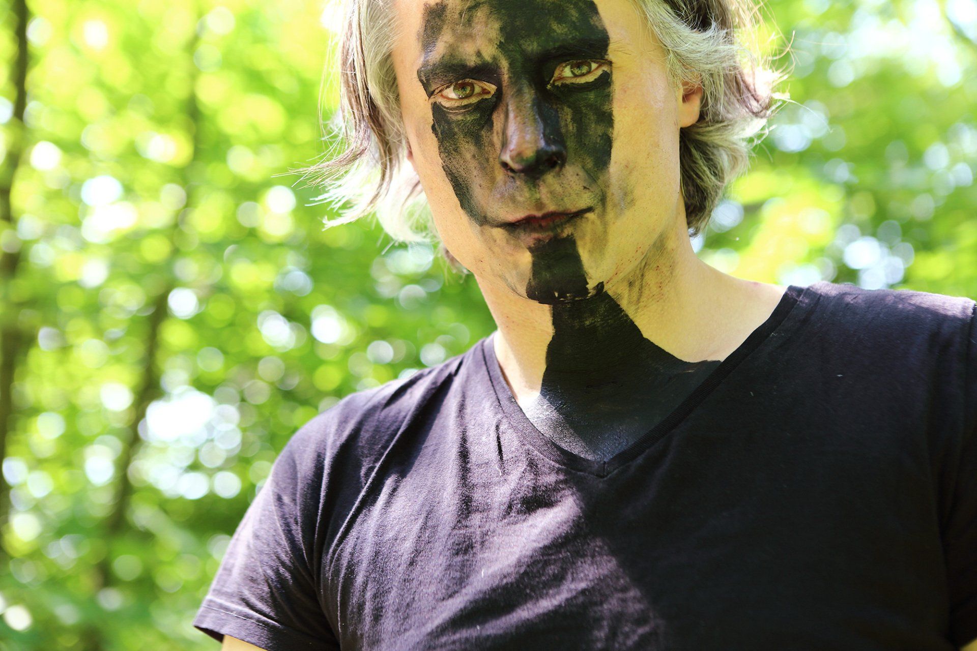 „Bieniek Himself No. 18“ by Sebastian Bieniek (B1EN1EK), 2019. Edition of 9 original photographs. 67 cm. x 100 cm. From the „Bieniek Himself“ series. Oeuvre of BieniekFace (Bieniek-Face). „Bieniek Himself No. 18“ by Sebastian Bieniek (B1EN1EK), 2019. Edition of 9 original photographs. 67 cm. x 100 cm. From the „Bieniek Himself“ series. Oeuvre of BieniekFace (Bieniek-Face).