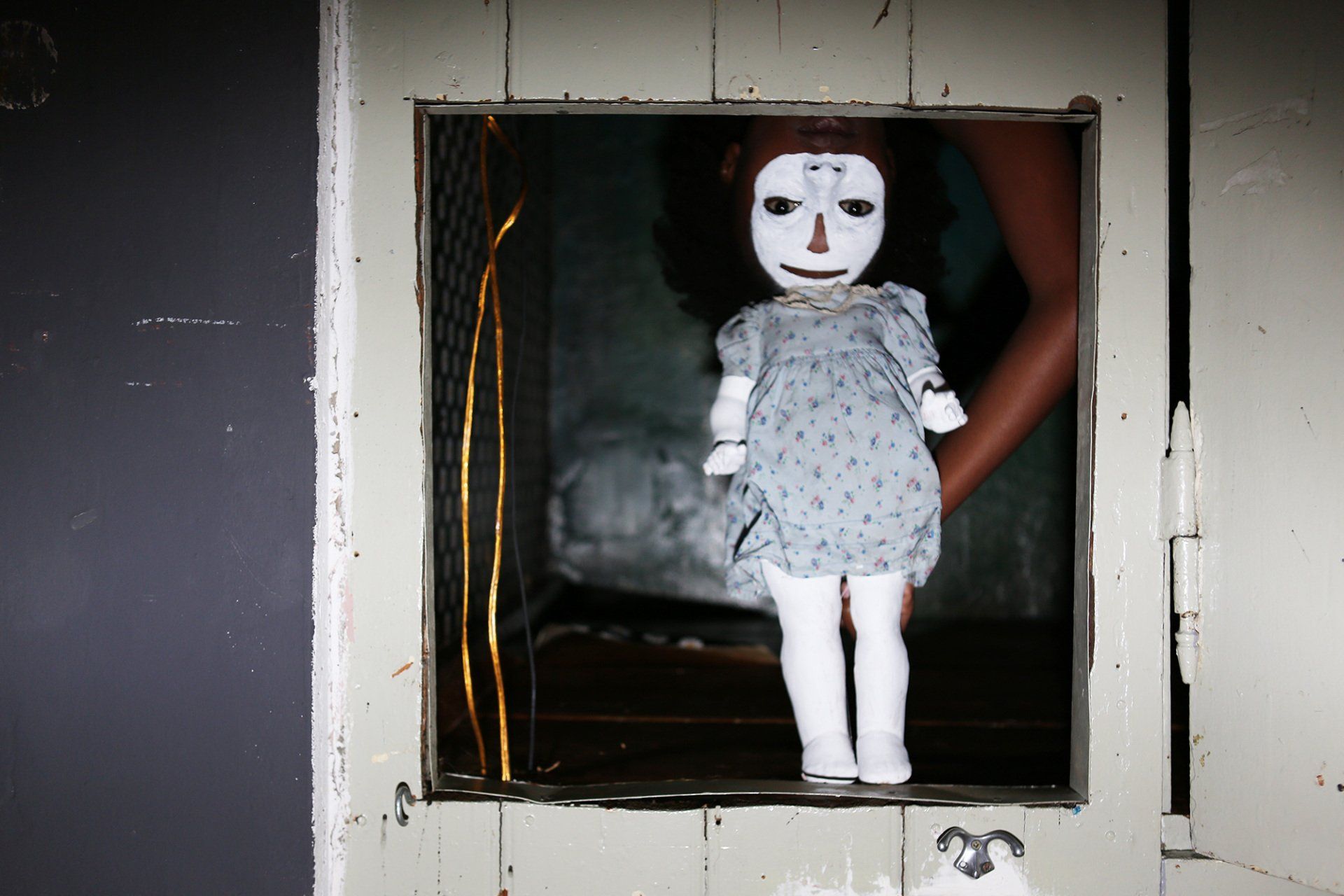 „Bifaced No. 25“ by Sebastian Bieniek (B1EN1EK), 2014. Edition of 9 original photographs. 67 cm. x 100 cm. From the „Bifaced“ series. Oeuvre of BieniekFace (Bieniek-Face). „Bifaced No. 25“ by Sebastian Bieniek (B1EN1EK), 2014. Edition of 9 original photographs. 67 cm. x 100 cm. From the „Bifaced“ series. Oeuvre of BieniekFace (Bieniek-Face).