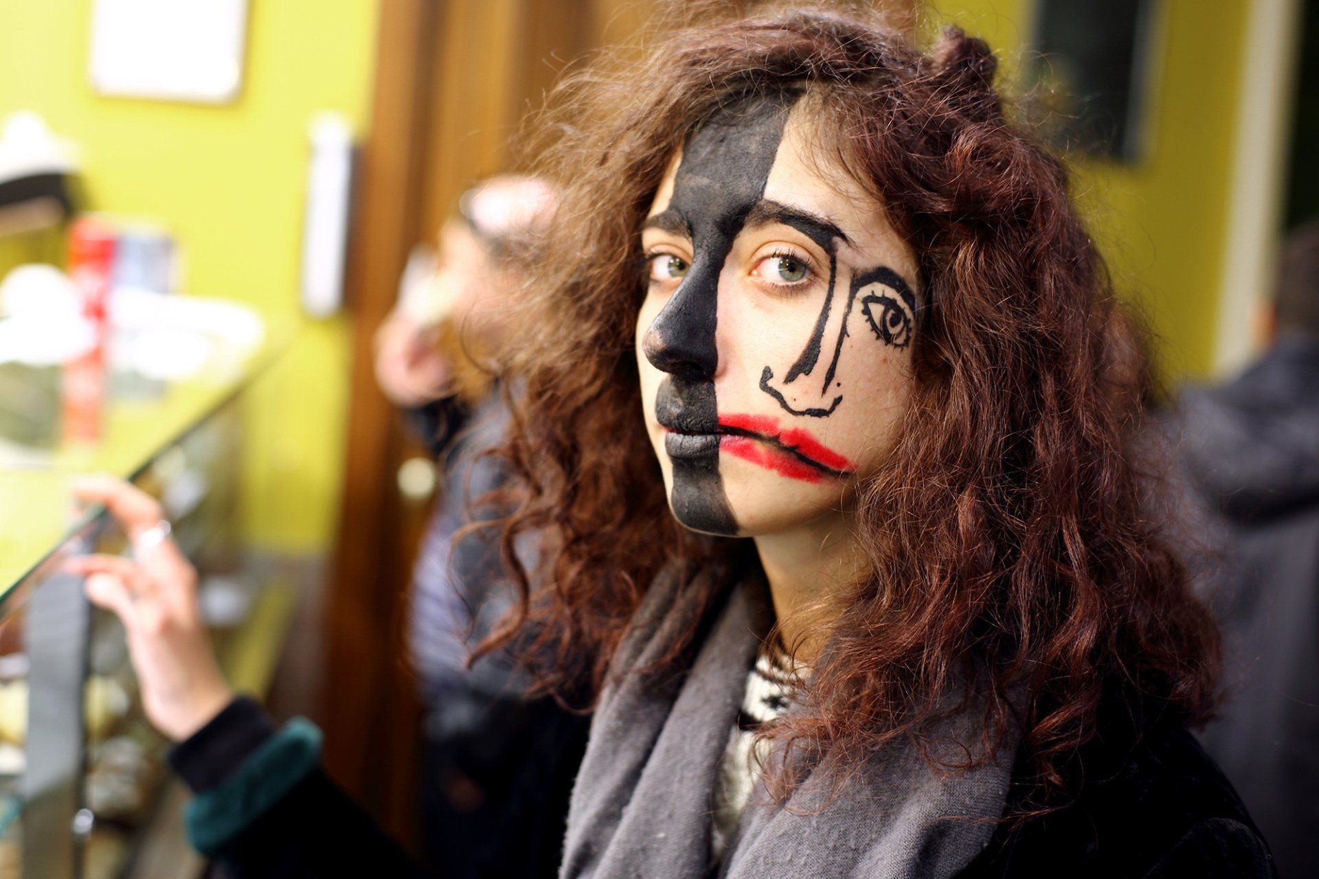 „Fakeface No. 29“ by Sebastian Bieniek (B1EN1EK), 2017, Rome (Italy). Edition of 9 original photographs. 67 cm. x 100 cm. From the „Fakeface“ series. Oeuvre of BieniekFace (Bieniek-Face). „Fakeface No. 29“ by Sebastian Bieniek (B1EN1EK), 2017, Rome (Italy). Edition of 9 original photographs. 67 cm. x 100 cm. From the „Fakeface“ series. Oeuvre of BieniekFace (Bieniek-Face).