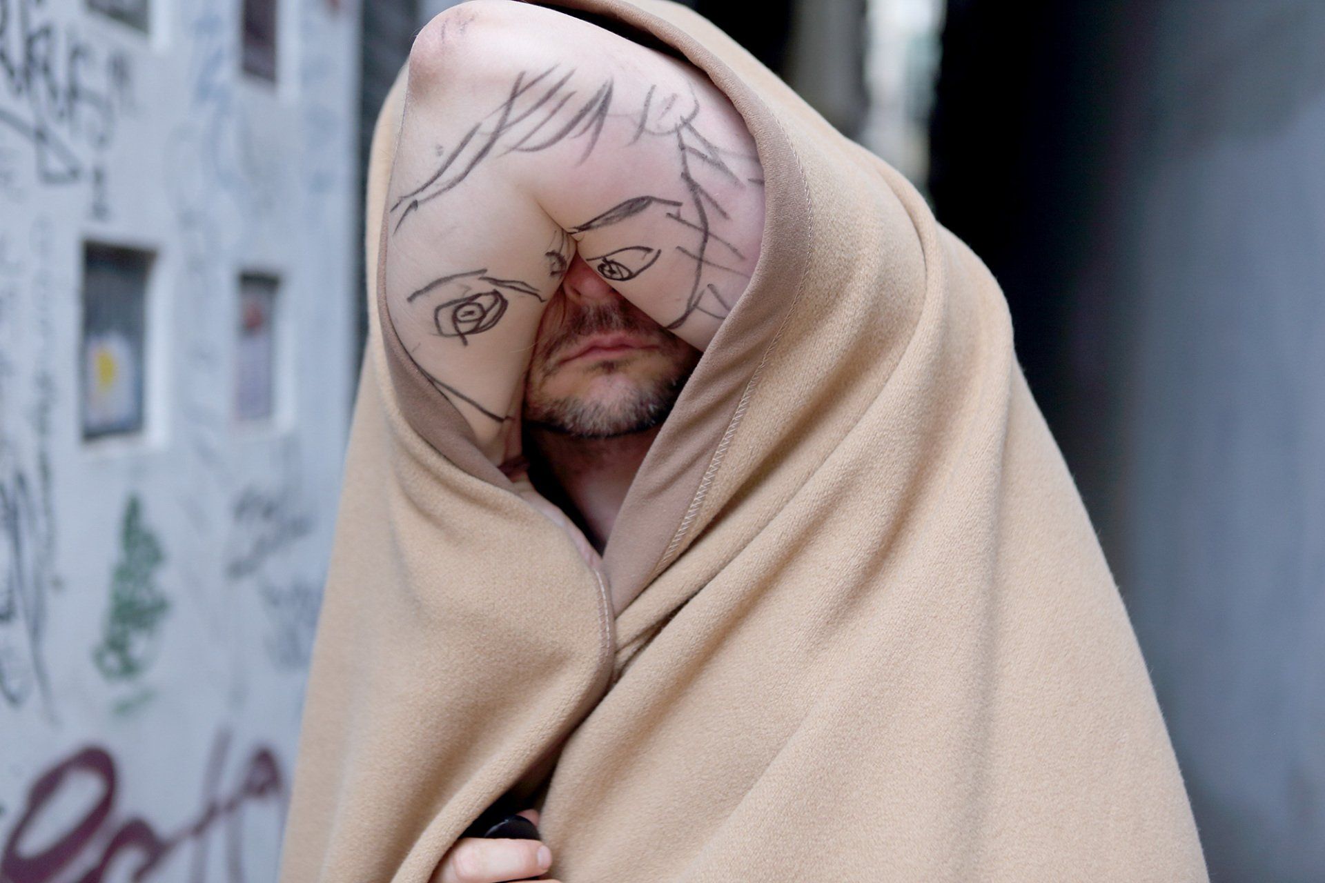 „Me & My Friends No. 33“ (self-portrait) by Sebastian Bieniek (B1EN1EK), 2015, Hongkong. Edition of 9 original photographs. 67 cm. x 100 cm. From the „Me & My Friends“ series. Oeuvre of BieniekFace (Bieniek-Face). „Me & My Friends No. 33“ (self-portrait) by Sebastian Bieniek (B1EN1EK), 2015, Hongkong. Edition of 9 original photographs. 67 cm. x 100 cm. From the „Me & My Friends“ series. Oeuvre of BieniekFace (Bieniek-Face).