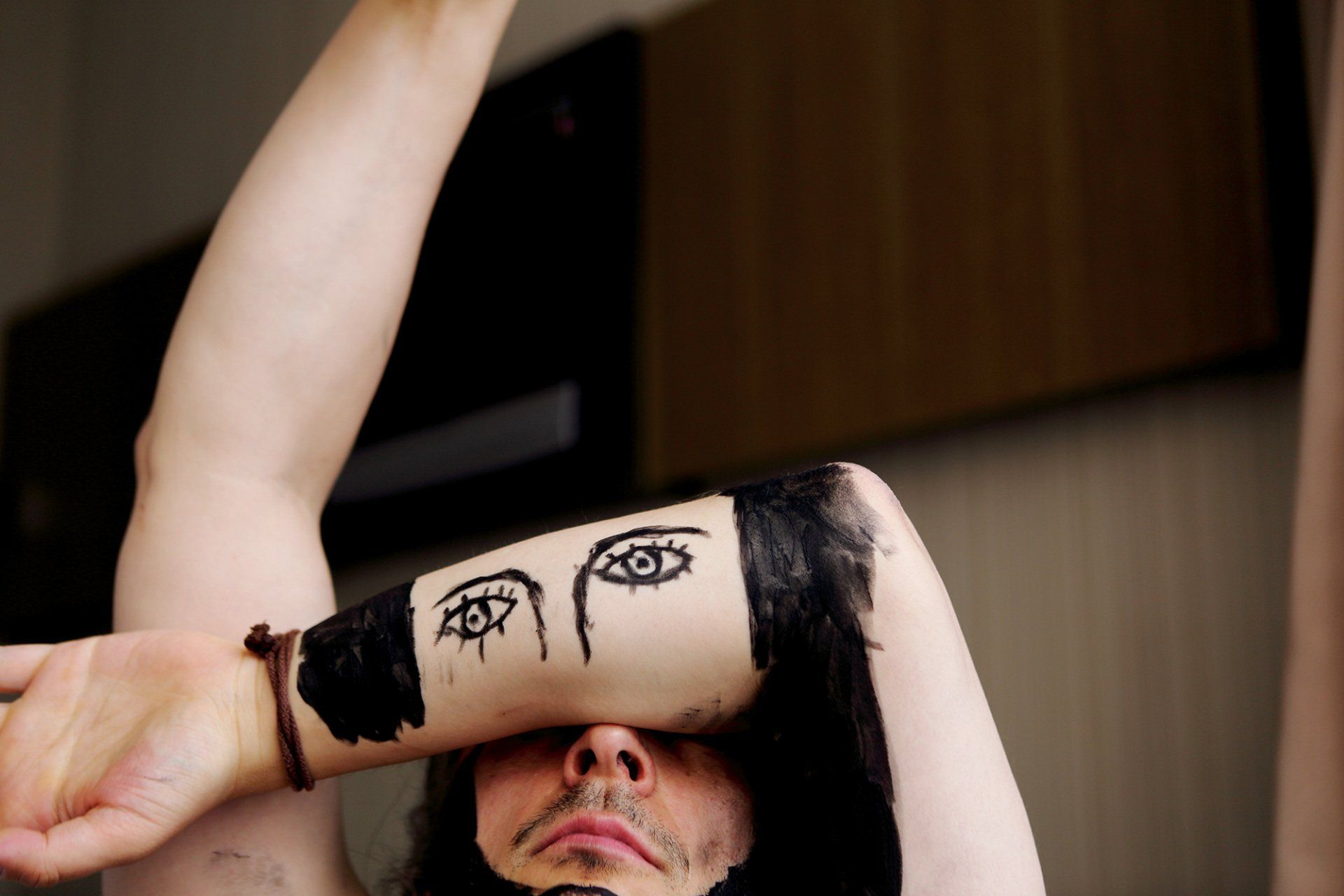 „Me & My Friends No. 34“ (self-portrait) by Sebastian Bieniek (B1EN1EK), 2015, Hongkong. Edition of 9 original photographs. 67 cm. x 100 cm. From the „Me & My Friends“ series. Oeuvre of BieniekFace (Bieniek-Face). „Me & My Friends No. 34“ (self-portrait) by Sebastian Bieniek (B1EN1EK), 2015, Hongkong. Edition of 9 original photographs. 67 cm. x 100 cm. From the „Me & My Friends“ series. Oeuvre of BieniekFace (Bieniek-Face).