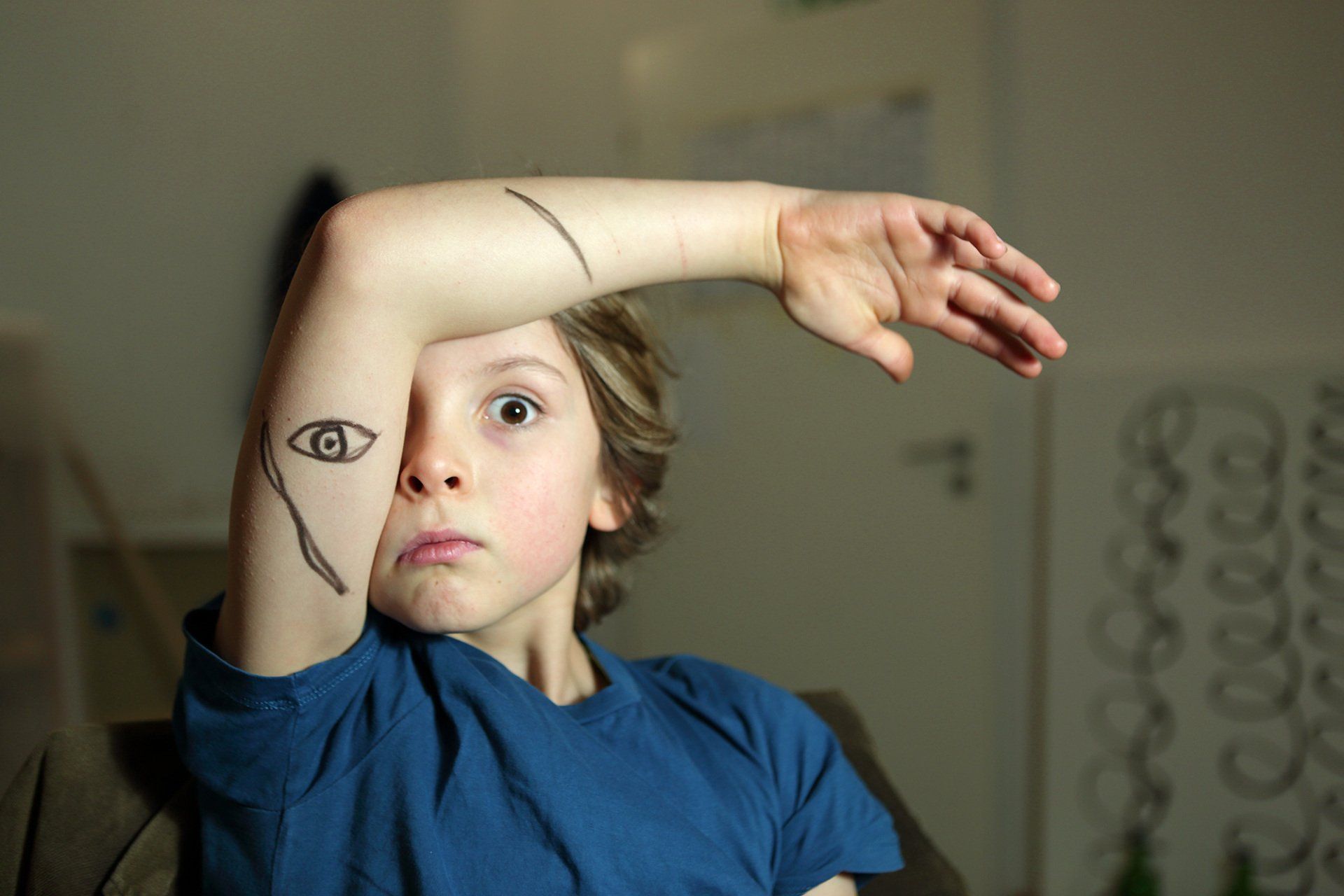 „Me & My Friends No. 35“ by Sebastian Bieniek (B1EN1EK), 2015. Edition of 9 original photographs. 67 cm. x 100 cm. From the „Me & My Friends“ series. Oeuvre of BieniekFace (Bieniek-Face). „Me & My Friends No. 35“ by Sebastian Bieniek (B1EN1EK), 2015. Edition of 9 original photographs. 67 cm. x 100 cm. From the „Me & My Friends“ series. Oeuvre of BieniekFace (Bieniek-Face).