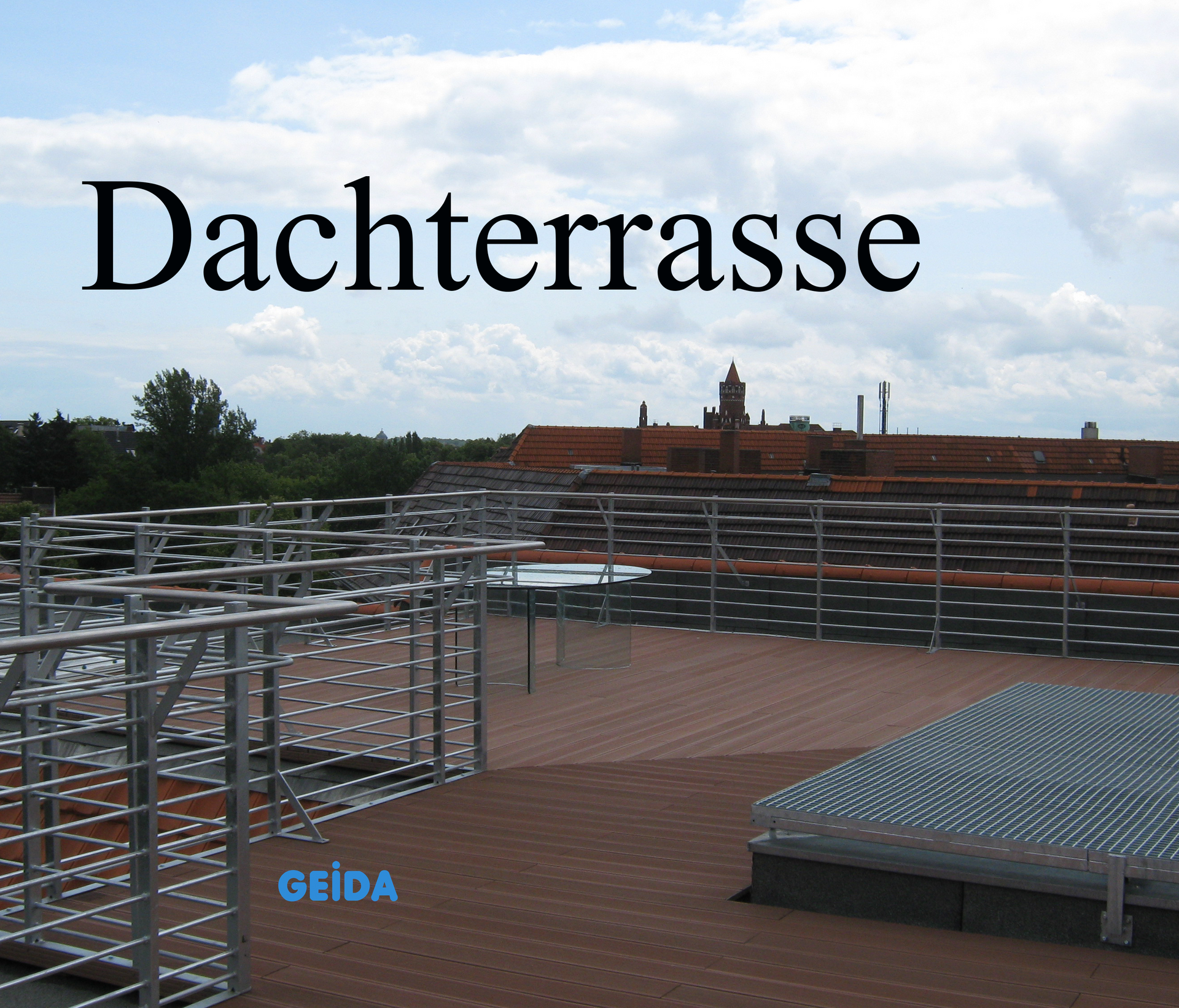 Dachausbau in Berlin Schmargendorf mit einer großen Terrasse auf dem Dach.
Seit 1988 planen und realisieren wir den Ausbau und Neubau von Dachgeschossen,
die Aufstockung von Sozialbauten um eine Staffelgeschoss / Penthouse
und die energetische Gebäudesanierung mit KfW / BAFA Zuschuss
bei Wohngebäuden und Nichtwohngebäuden.
Architekt / Architektur Gebäudesanierung GEIDA Projektentwicklung