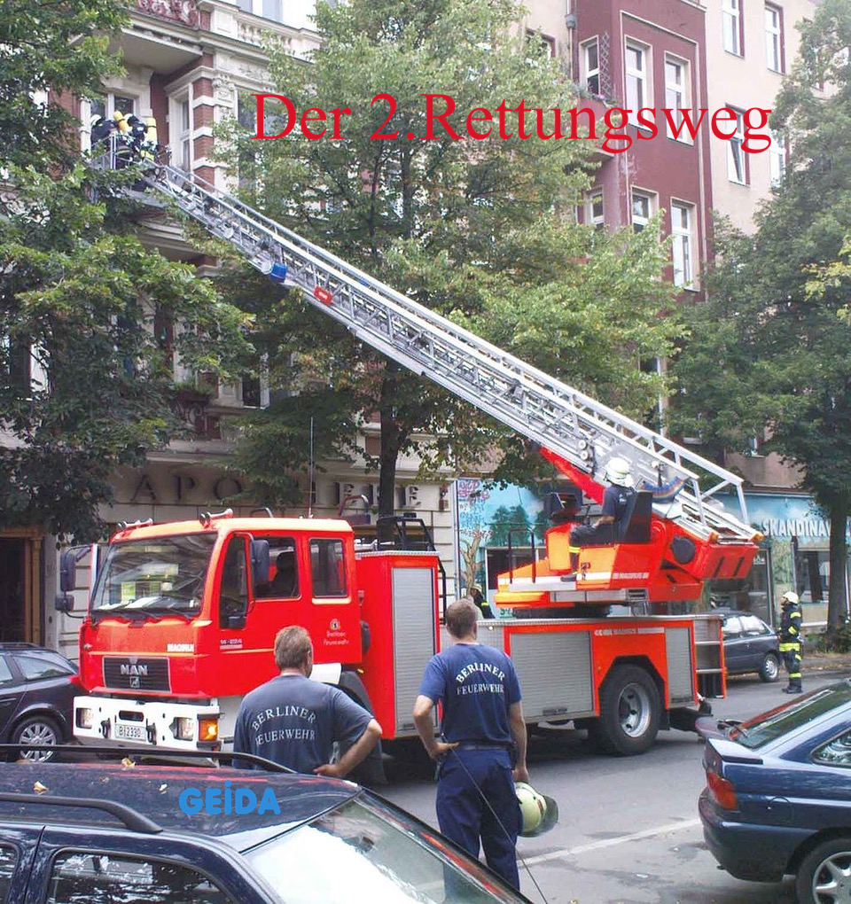 Beim Dachausbau und auch sonst benötigt die Feuerwehr auf der Straße eine Aufstellfläche von 5,50 m als 2.Rettungsweg. GEIDA Projektentwicklung