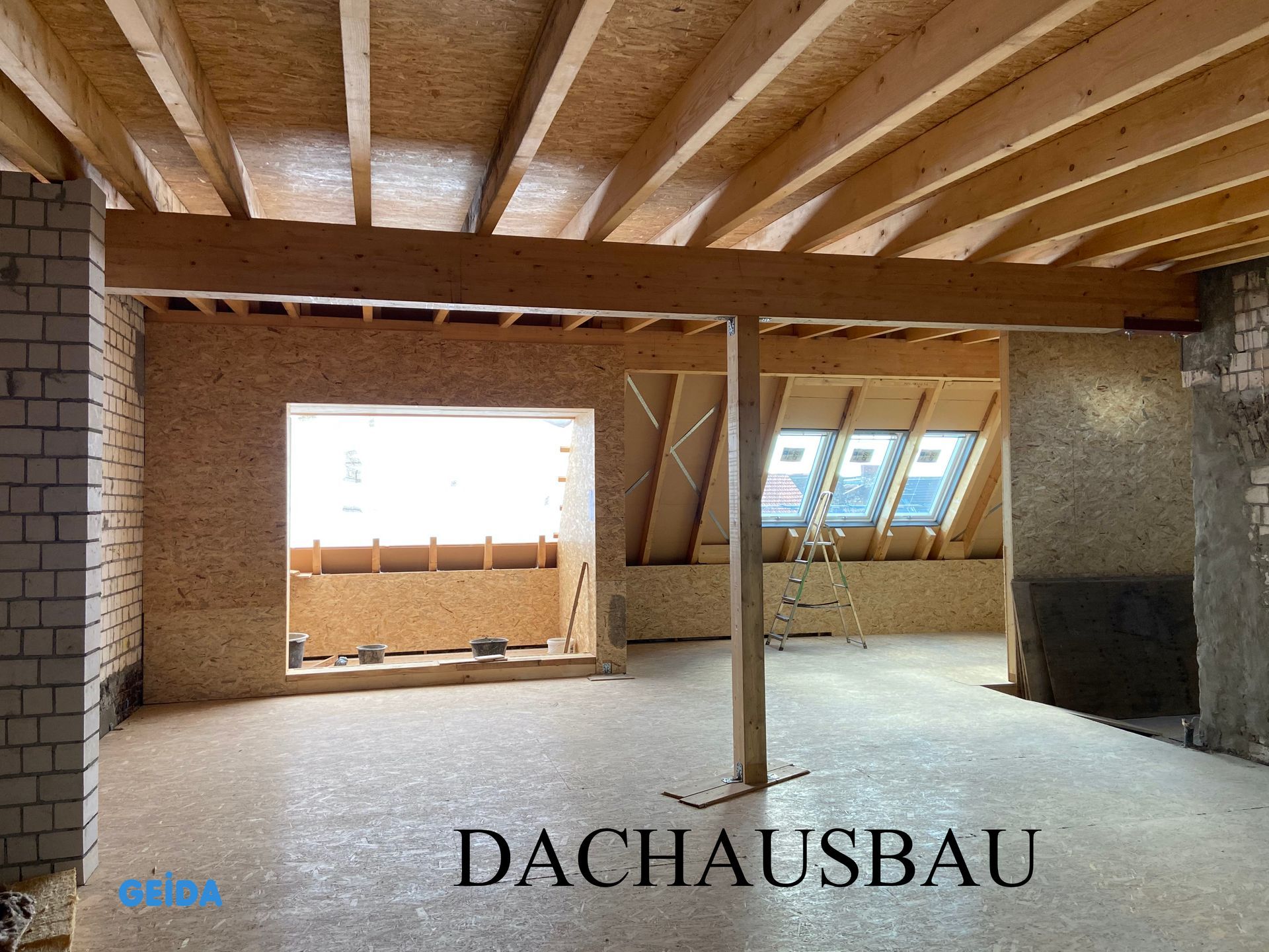 Dachausbau in Berlin Charlottenburg mit 4 Wohnungen im erweiterten Rohbau mit neuem Dachstuhl. GEIDA Projektentwicklung