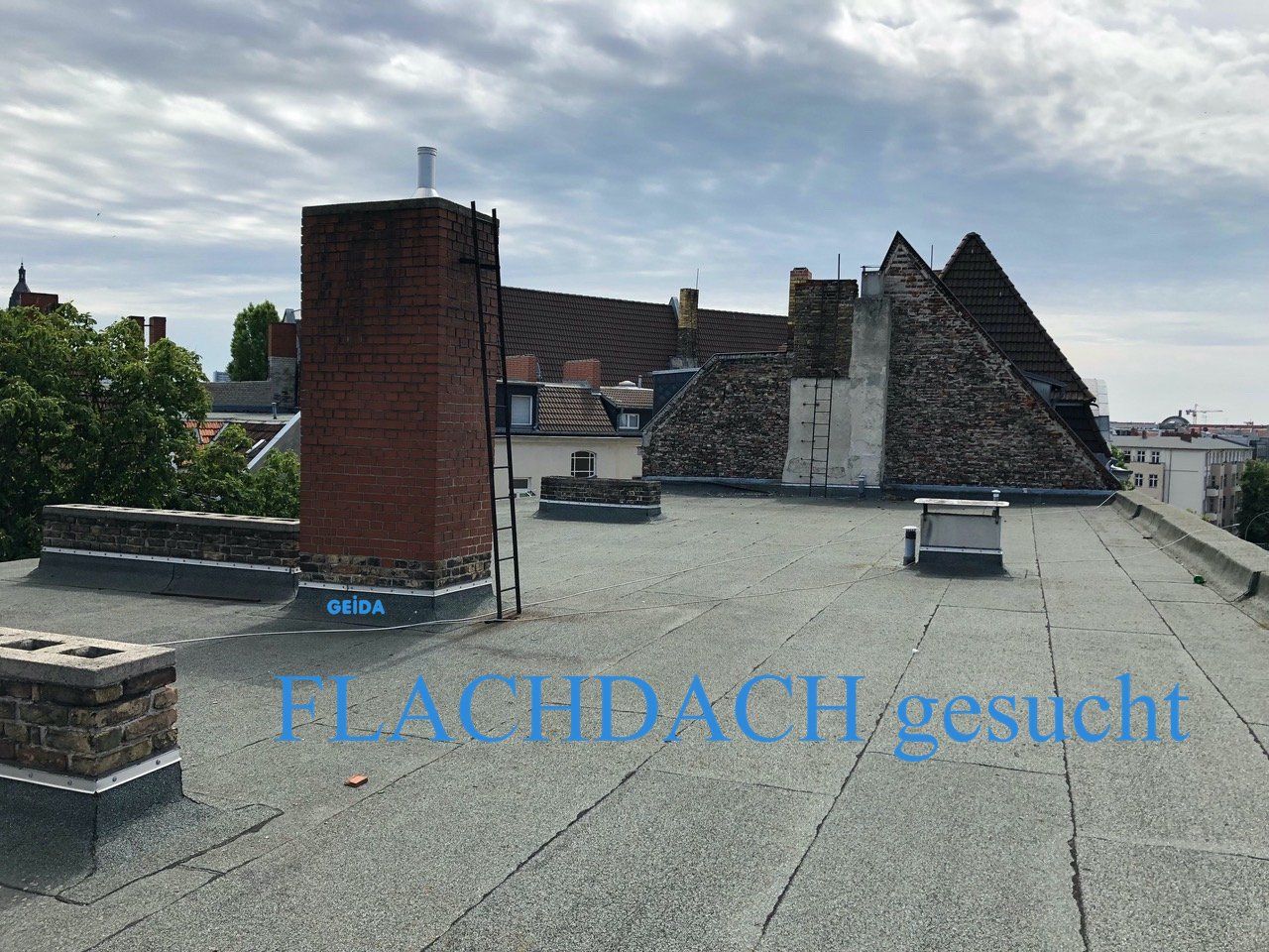 Auf fast jedem Flachdach von einem Sozialbau ist die Aufstockung um ein Staffelgeschoss als Penthouse oder Dachgeschoss genehmigungsfähig. GEIDA Projektentwicklung, Architekt, Architektur, Gebäudesanierung.