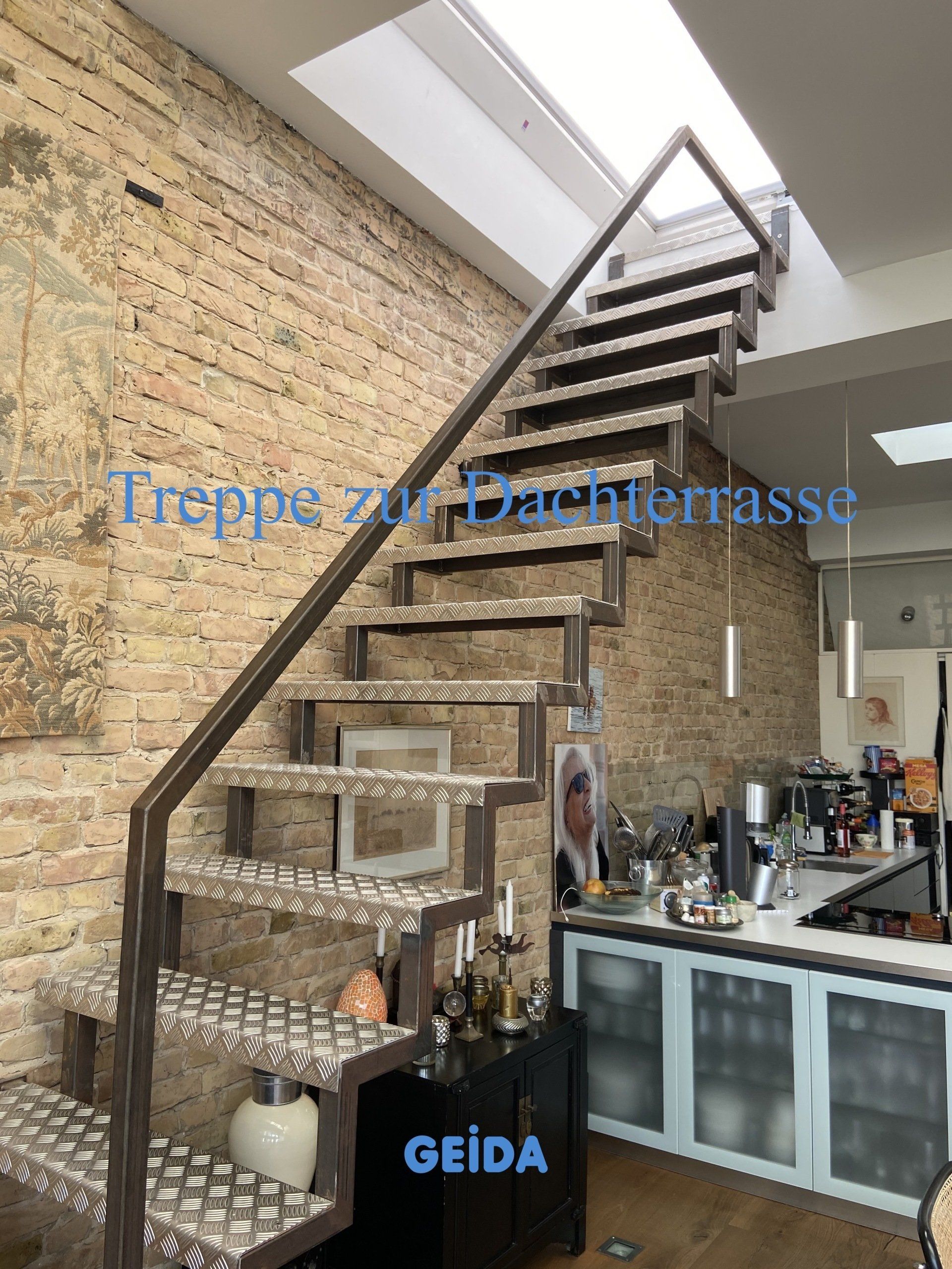 Die Treppe beim Dachausbau in Berlin Charlottenburg zur Dachterrasse. GEIDA Projektentwicklung