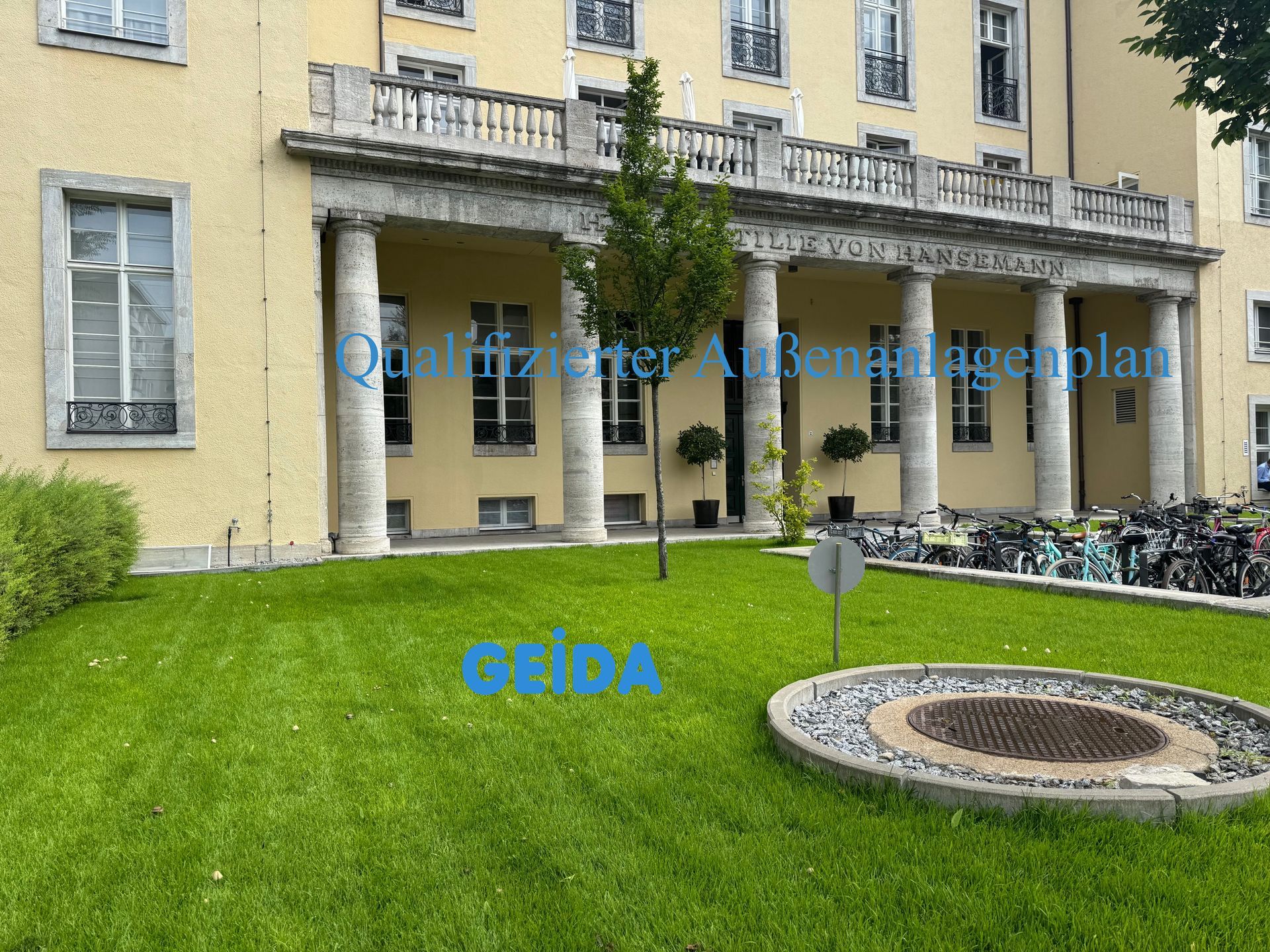 Dachausbau mit qualifizierten Außenanlagenplan als Ausgleichsmaßnahme wegen der Erhöhung der GFZ Geschossflächenzahl. GEIDA Projektentwicklung