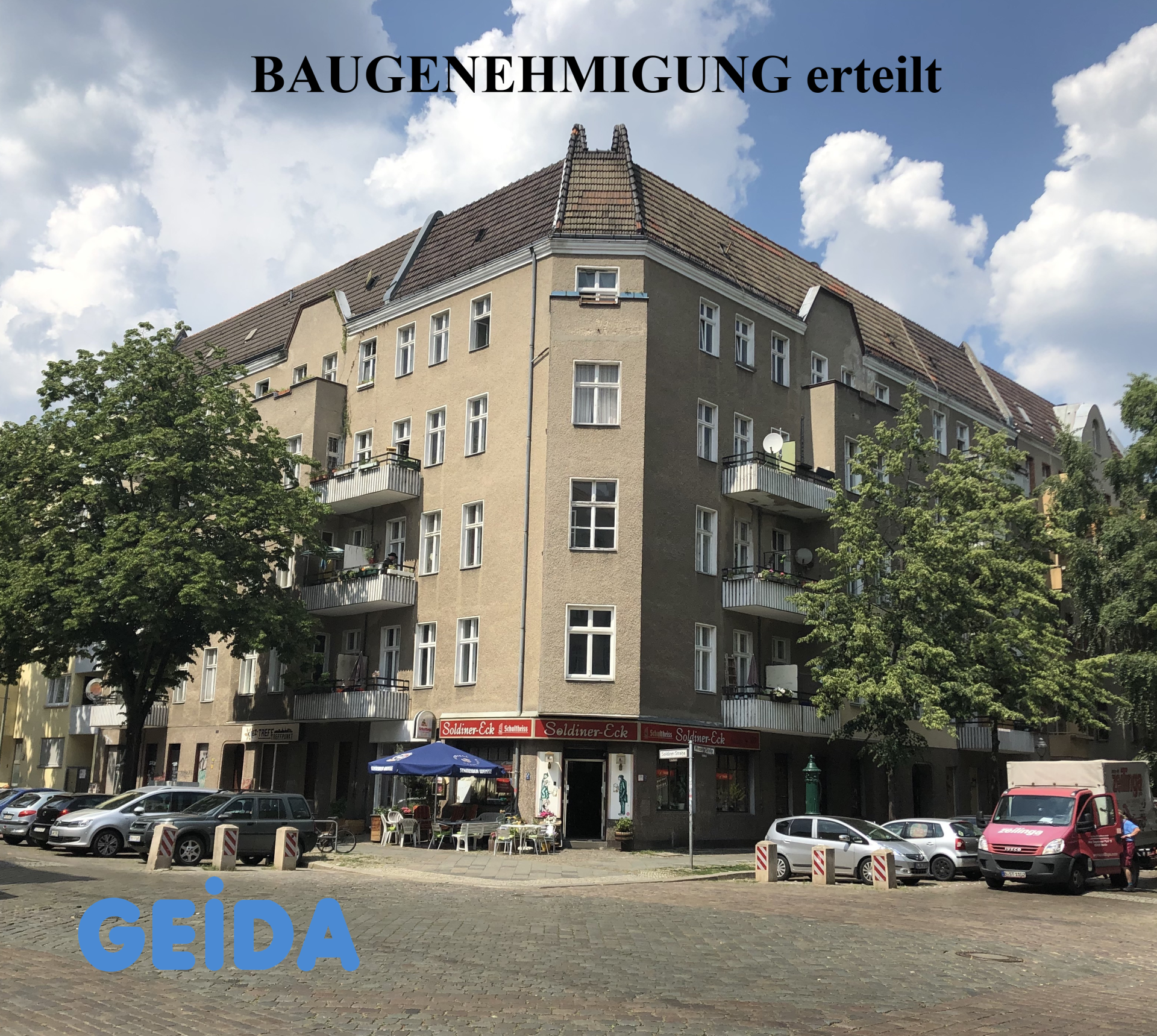 Die Baugenehmigung für den Dachausbau in Berlin Wedding mit 3 Wohnungen und Außenaufzug ist erteilt. GEIDA Projektentwicklung