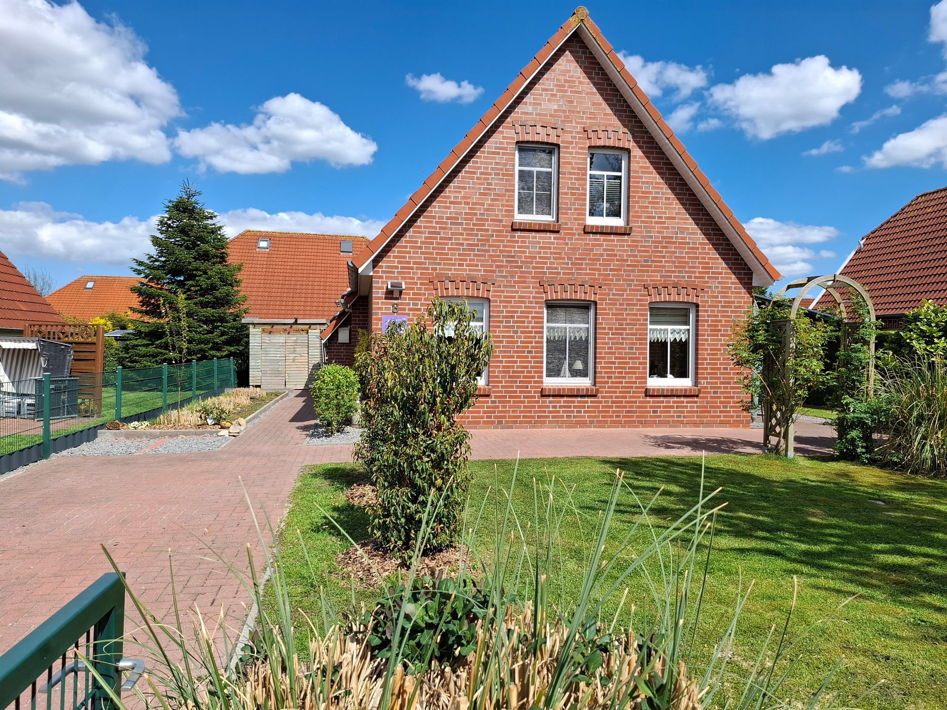 Parkplatz Landhaus Leo 2 Greetsiel Ansicht auf Garten