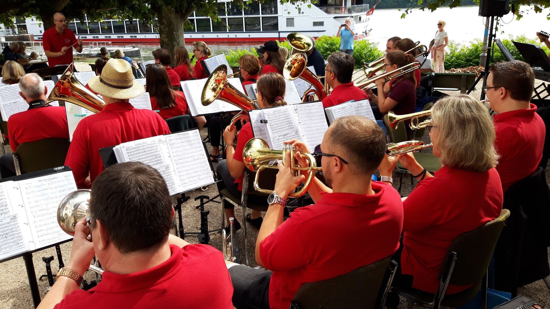 Auftritt der Concordia in Eltville am Rhein-Ufer