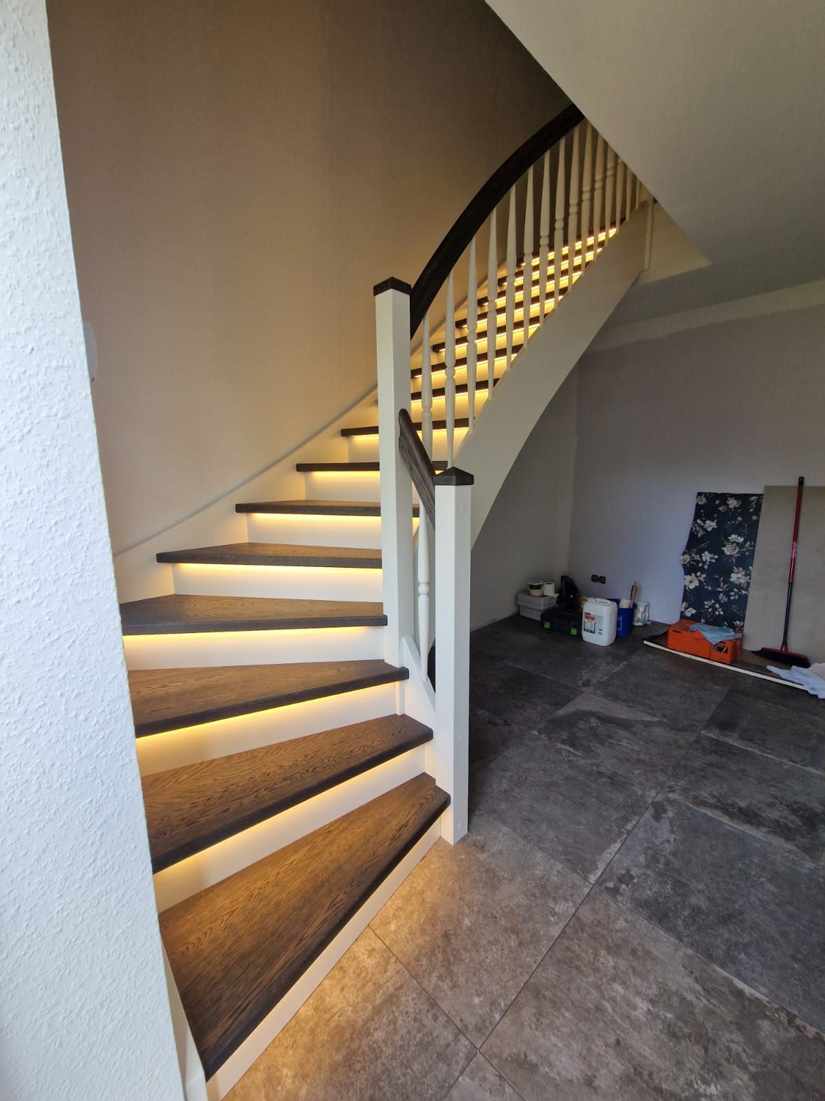 Treppe Stufenbeleuchtung Eiche dunkel